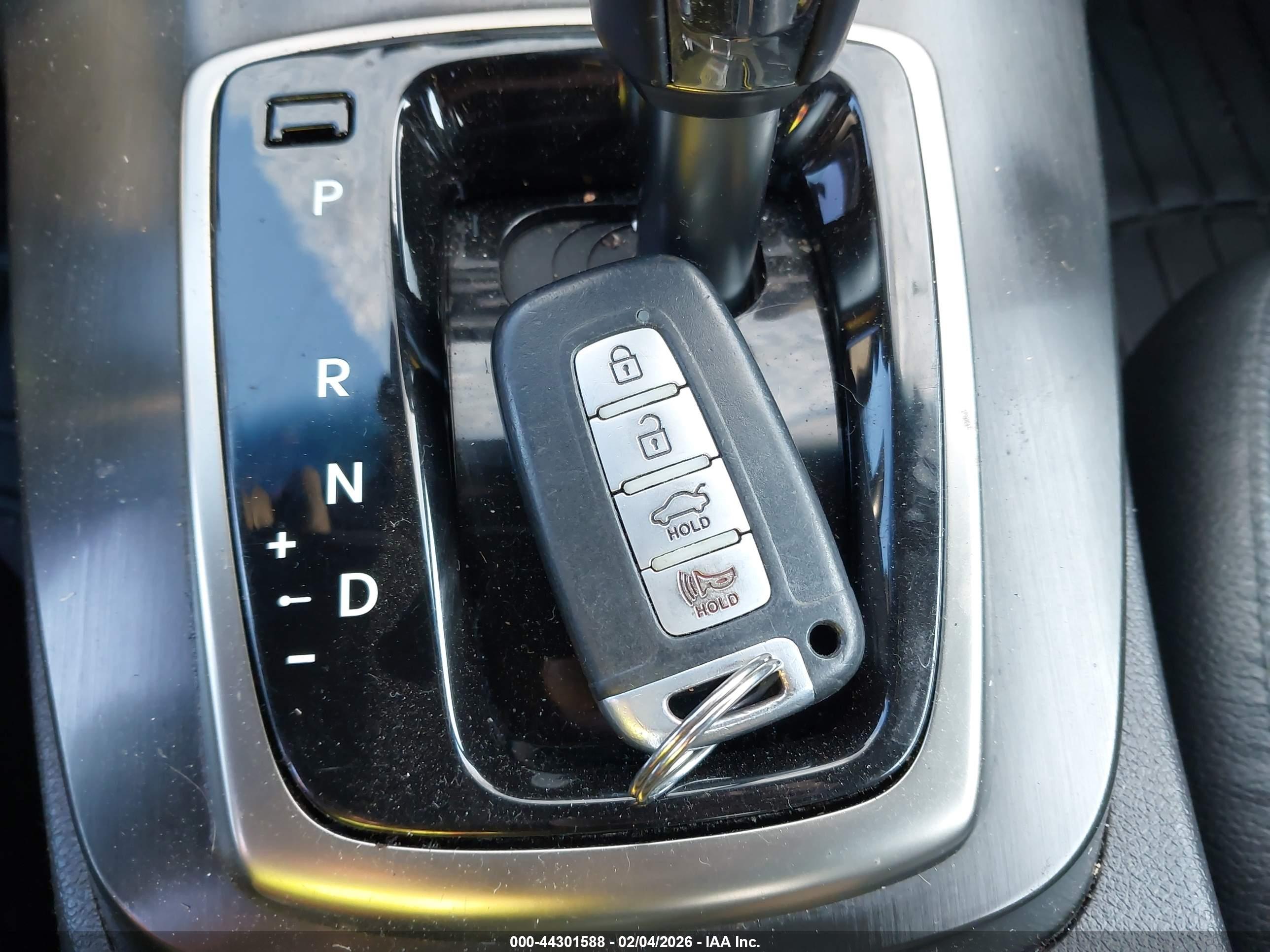 HYUNDAI GENESIS image 11