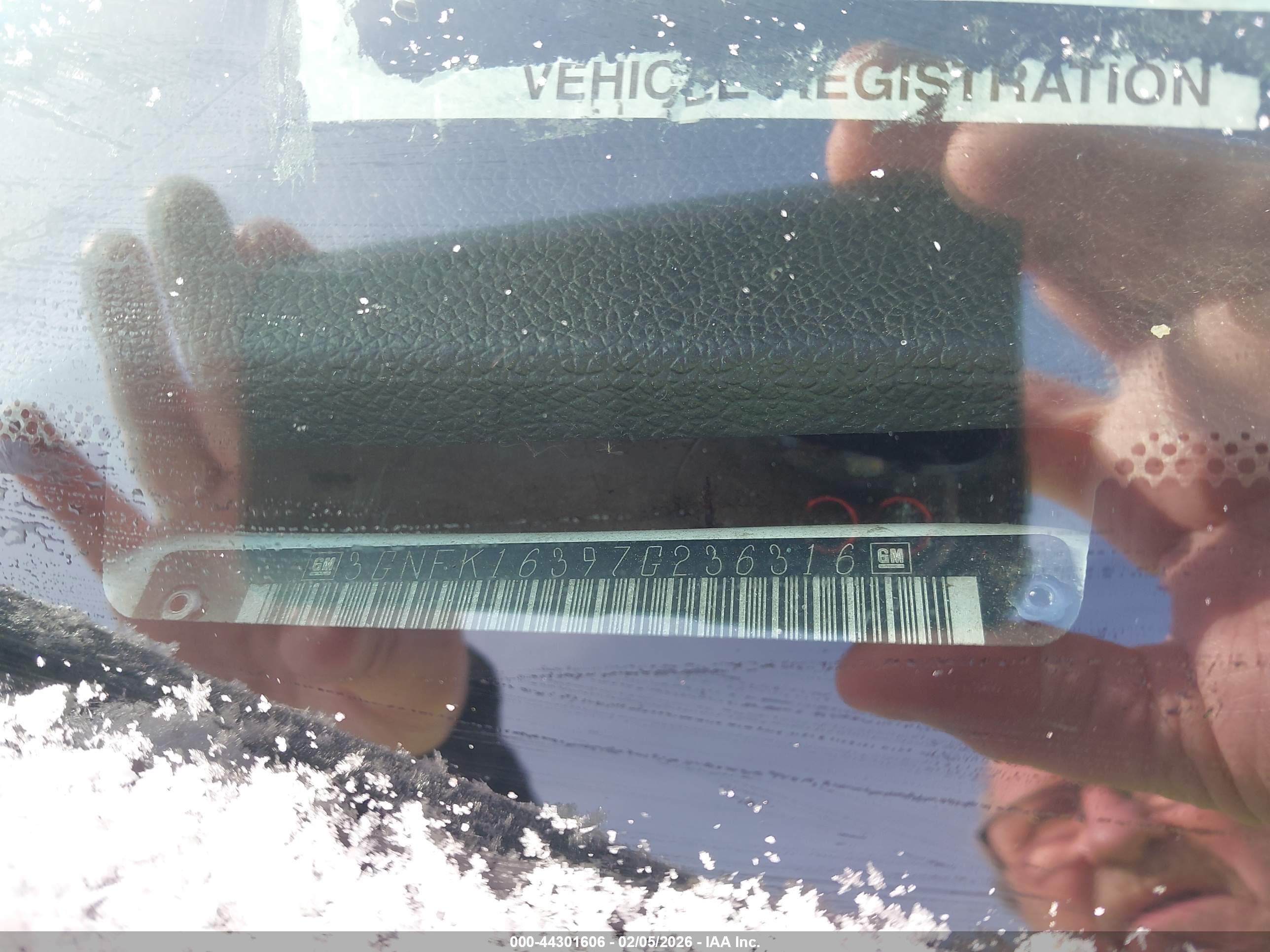 CHEVROLET SUBURBAN image 9