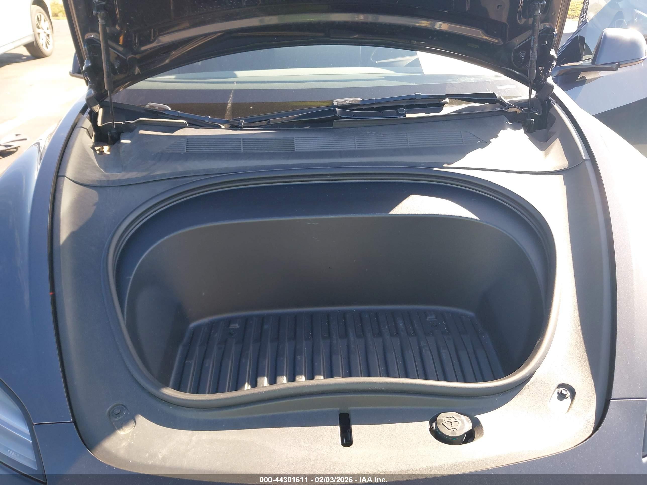 TESLA MODEL image 10