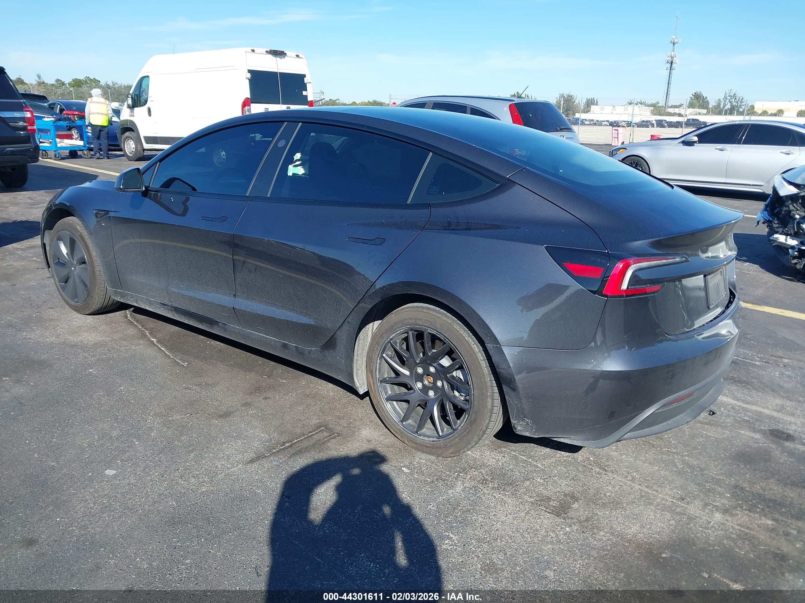 TESLA MODEL image 3