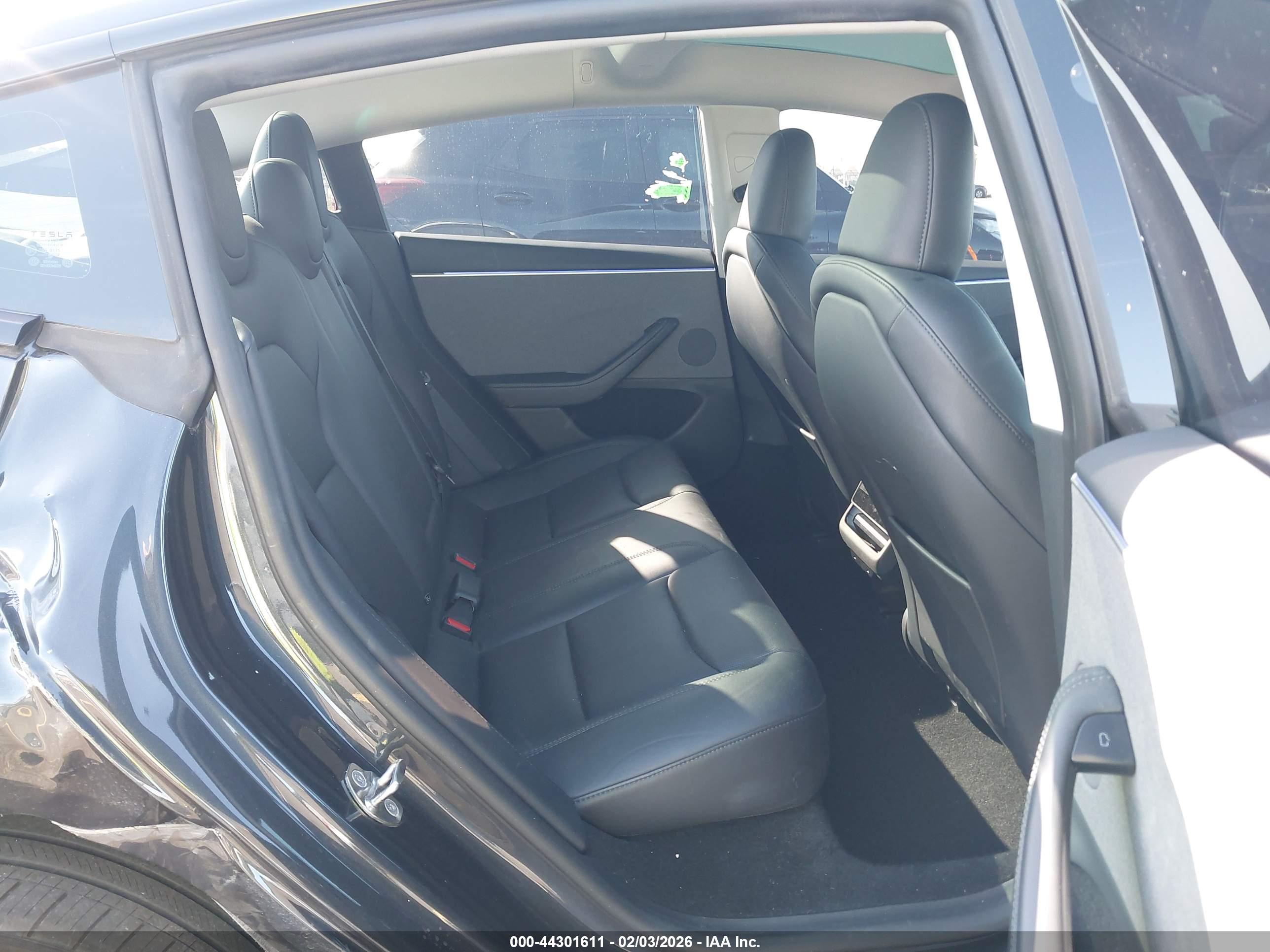 TESLA MODEL image 8