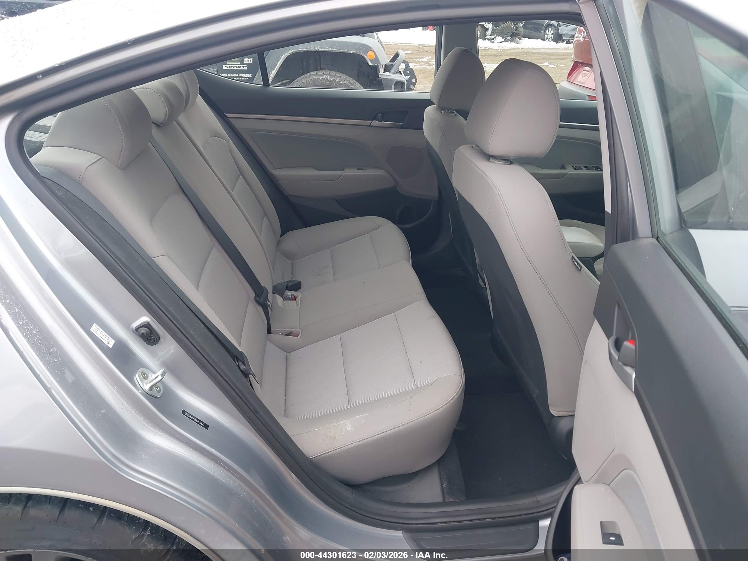HYUNDAI ELANTRA image 8