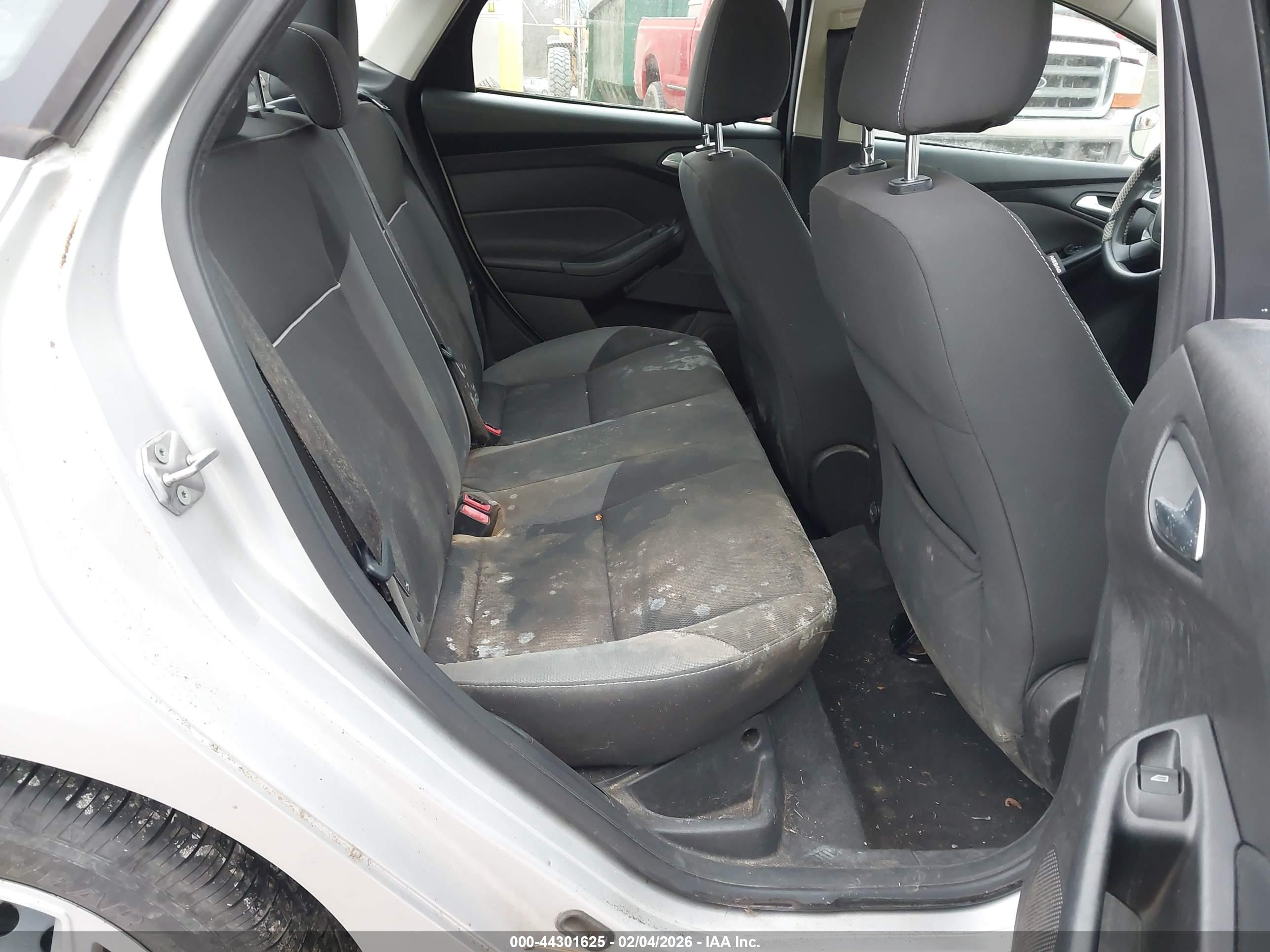 FORD FOCUS image 8