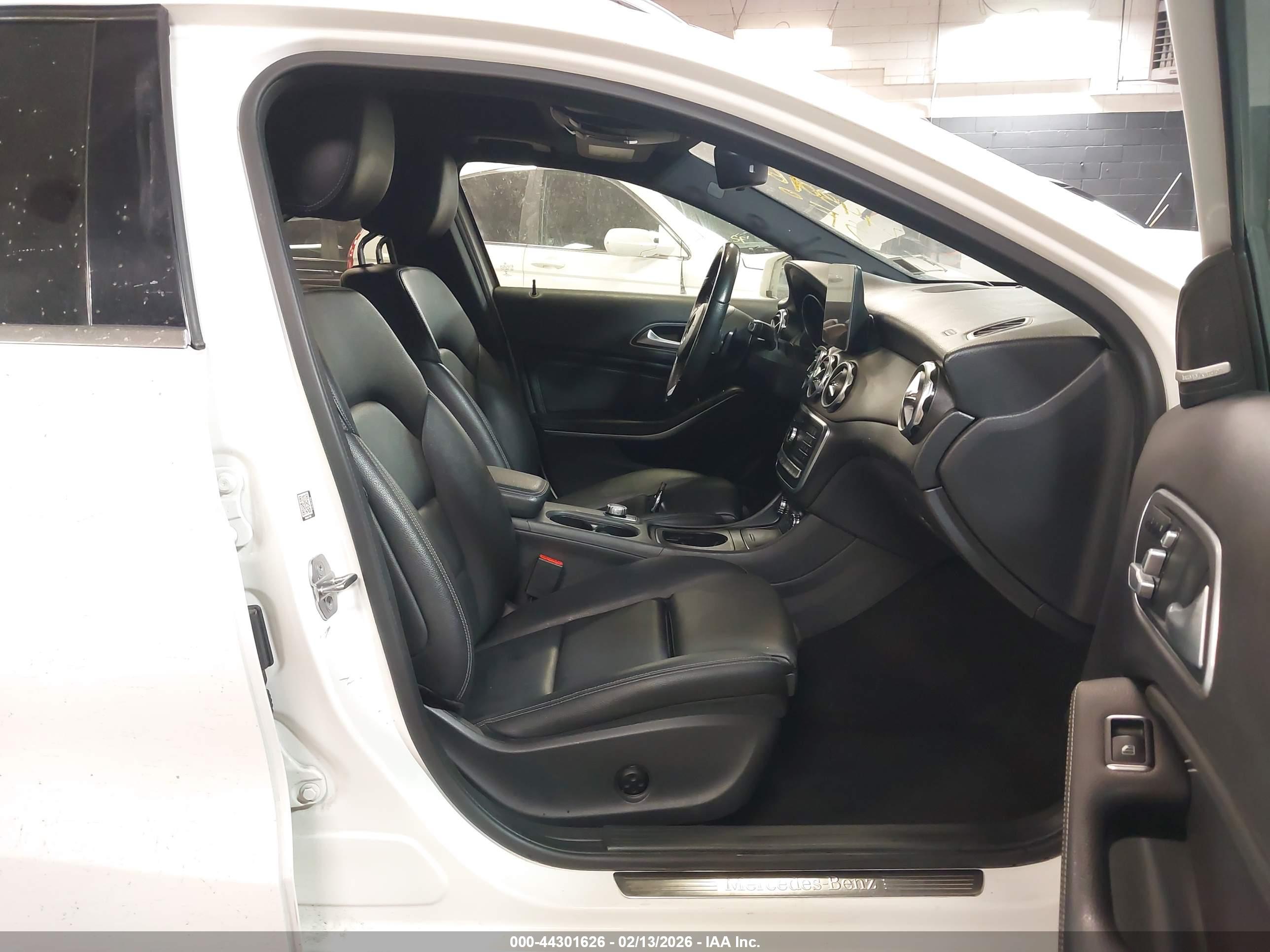 MERCEDES-BENZ GLA image 5
