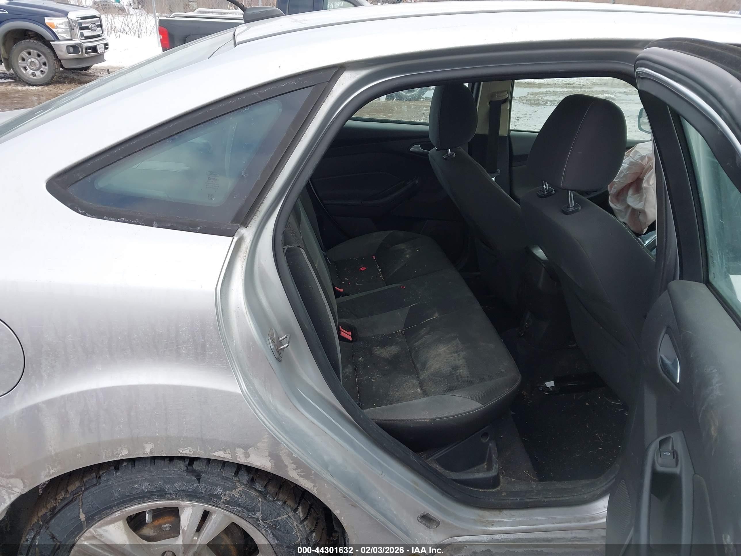 FORD FOCUS image 8