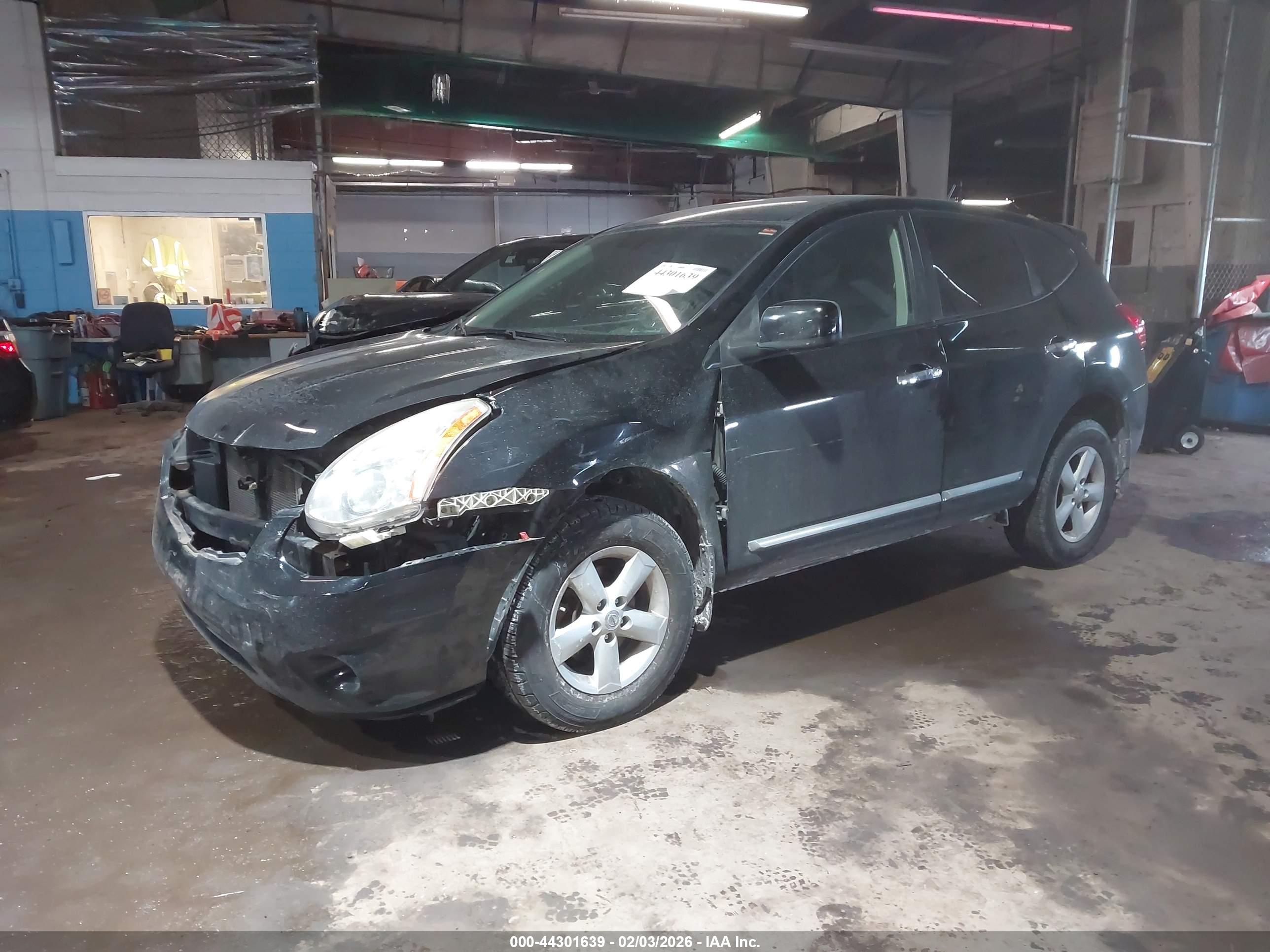 NISSAN ROGUE image 2