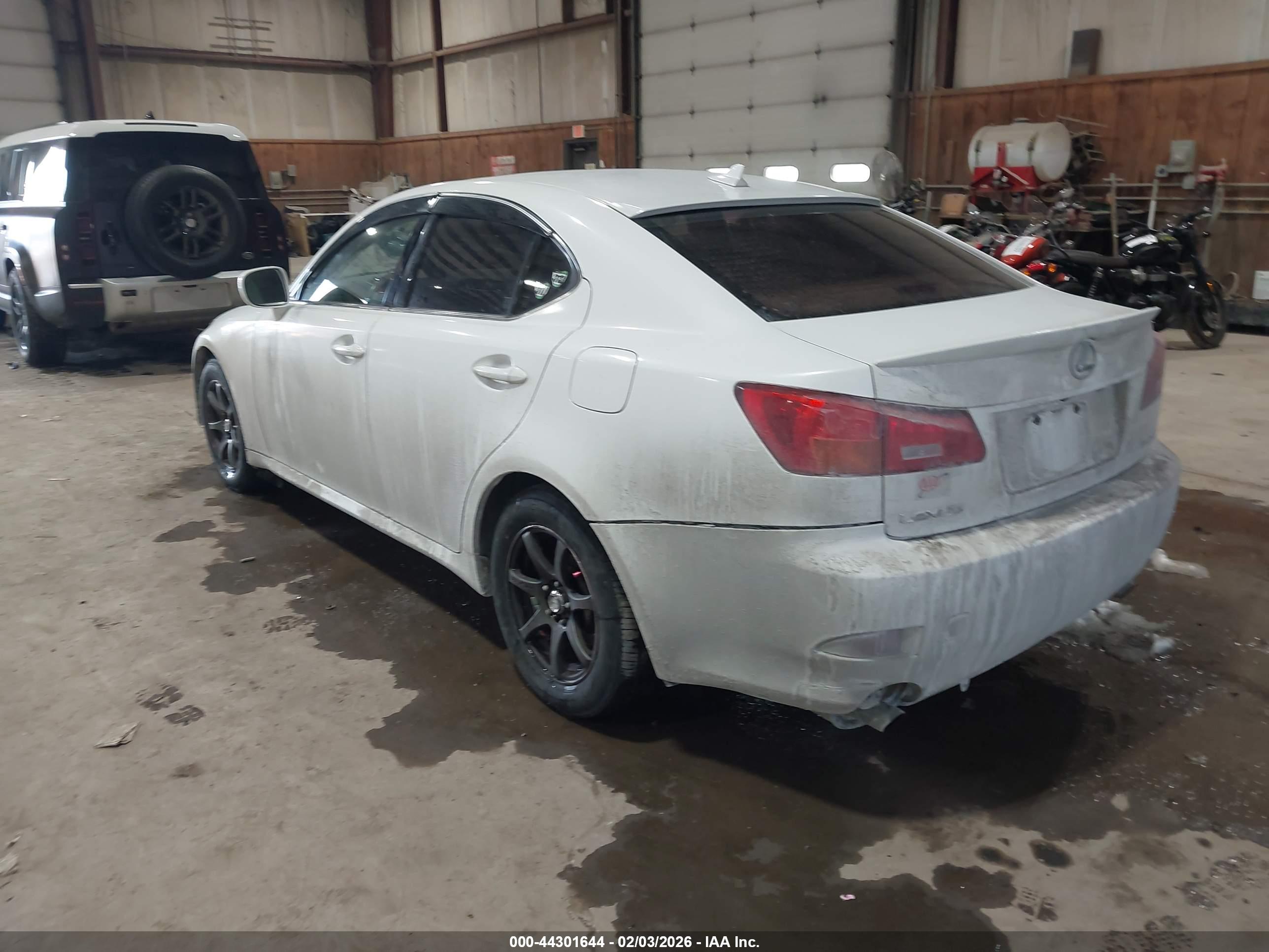 LEXUS IS image 3