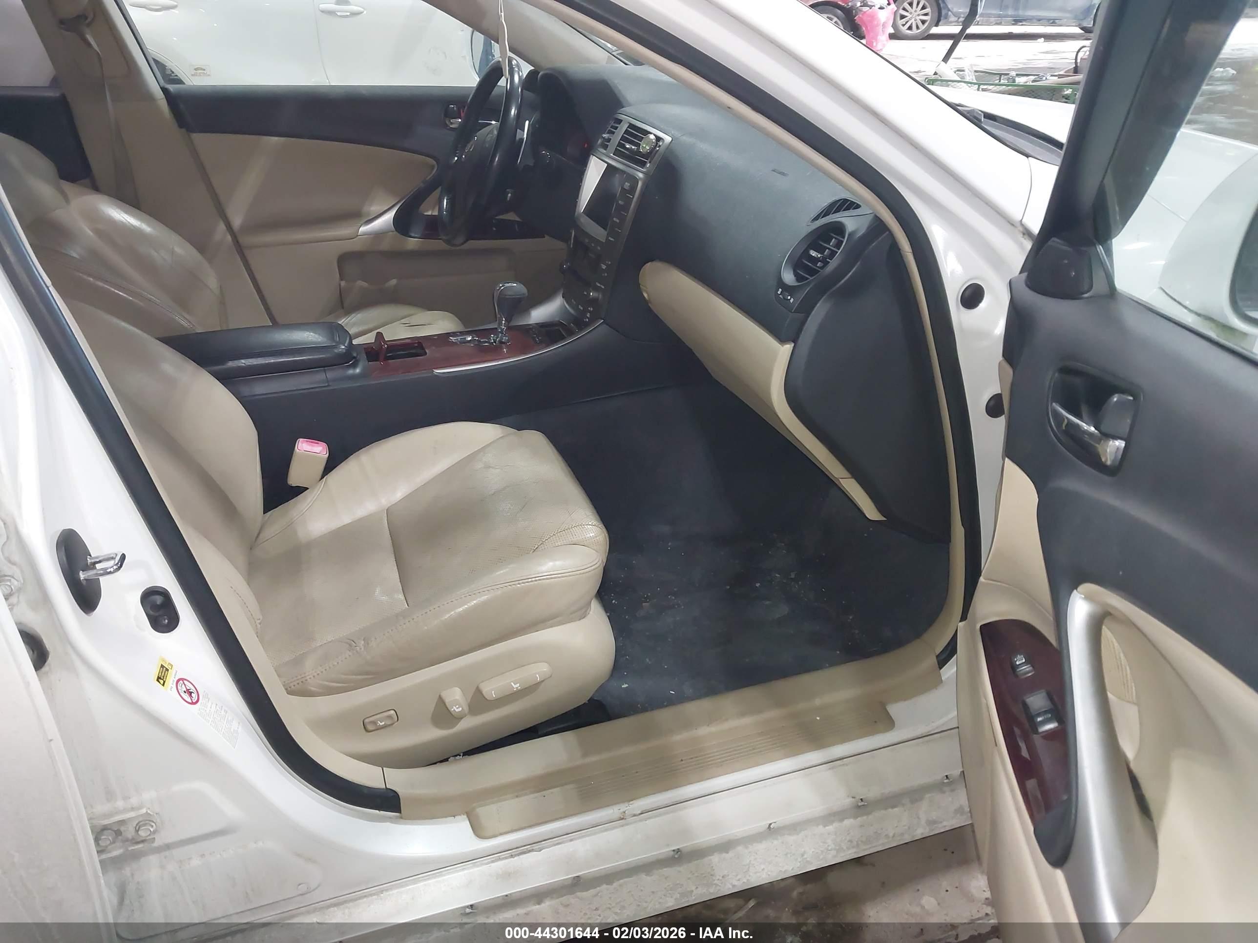 LEXUS IS image 5