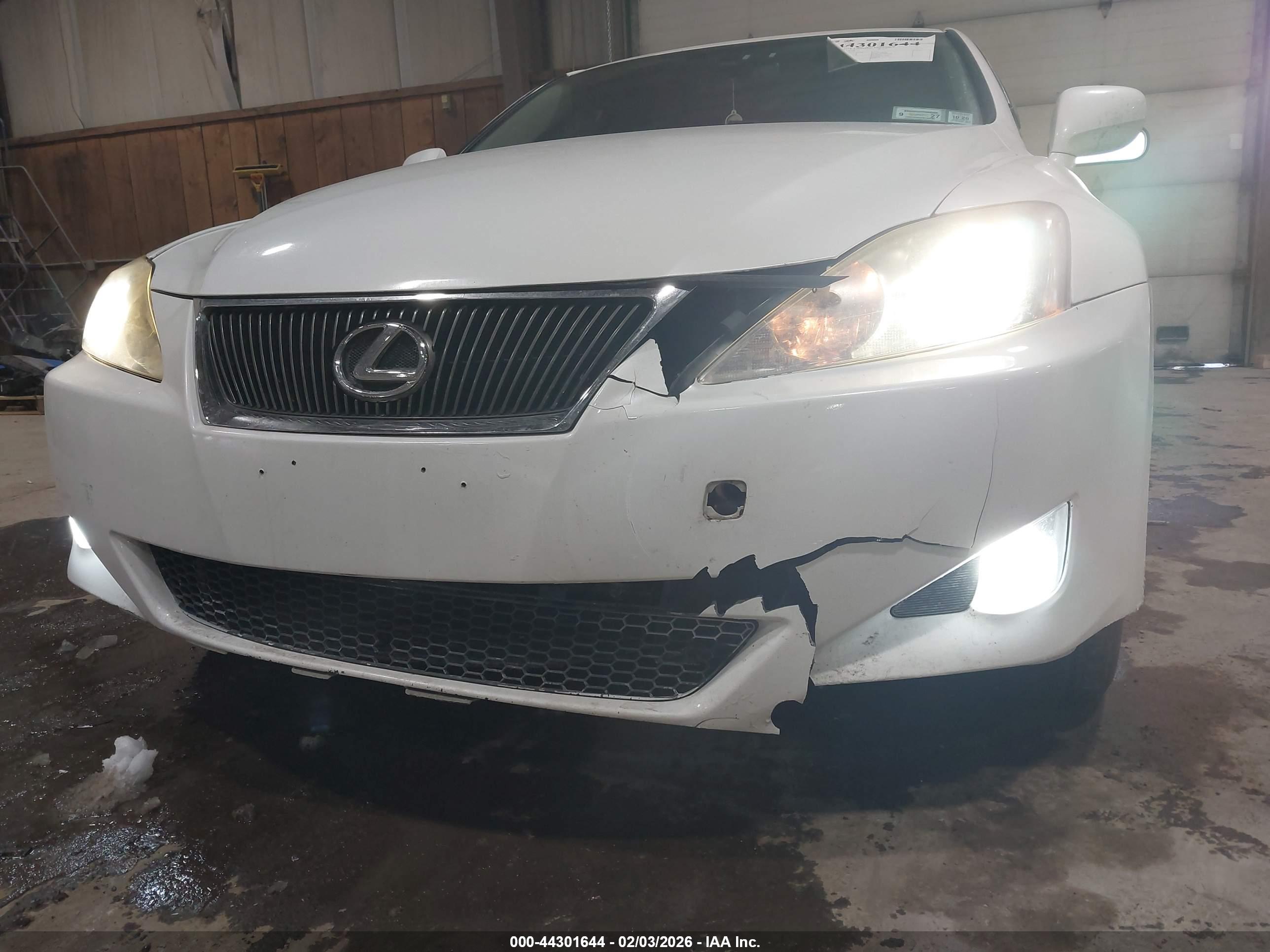 LEXUS IS image 6