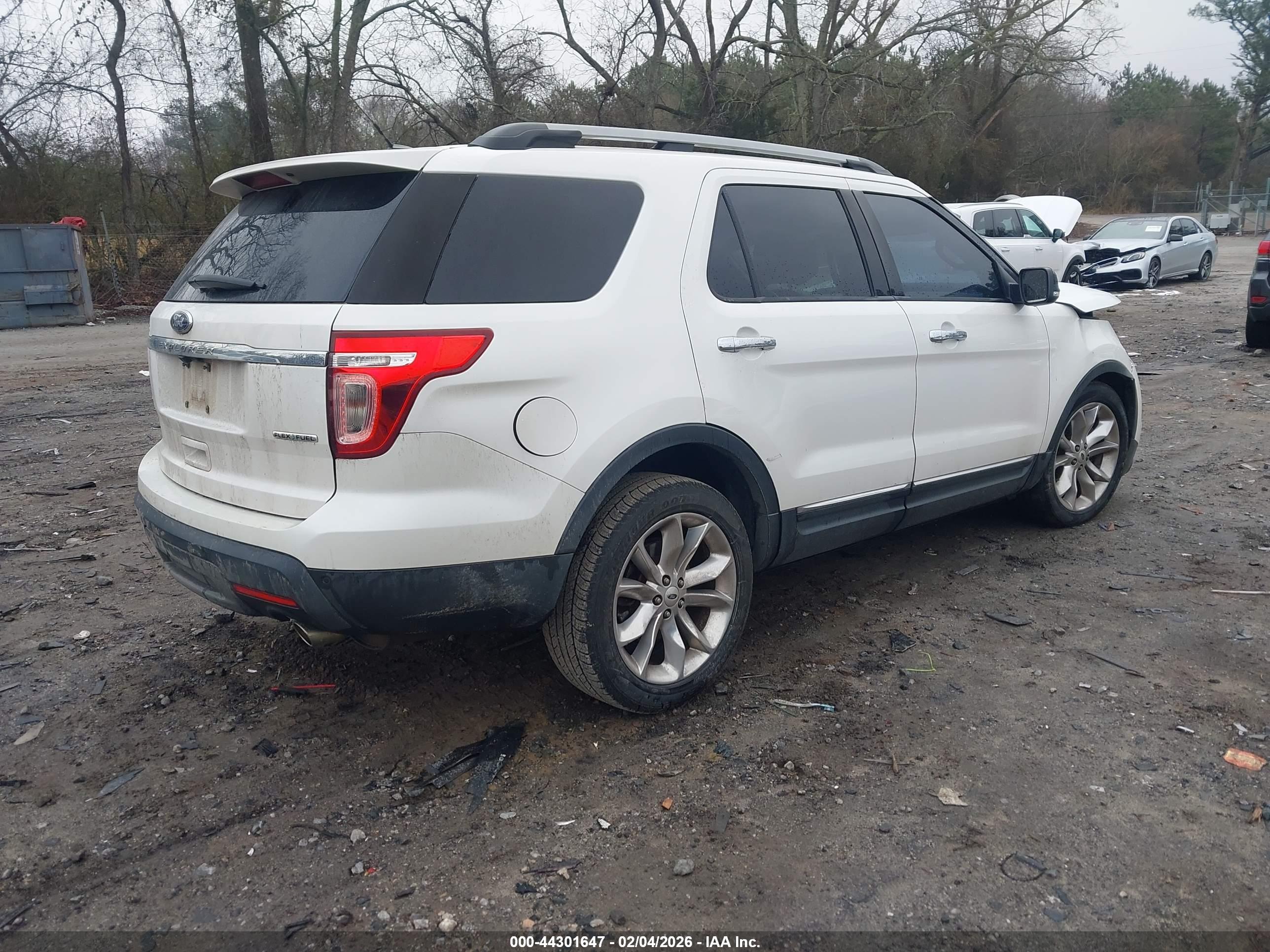FORD EXPLORER image 4