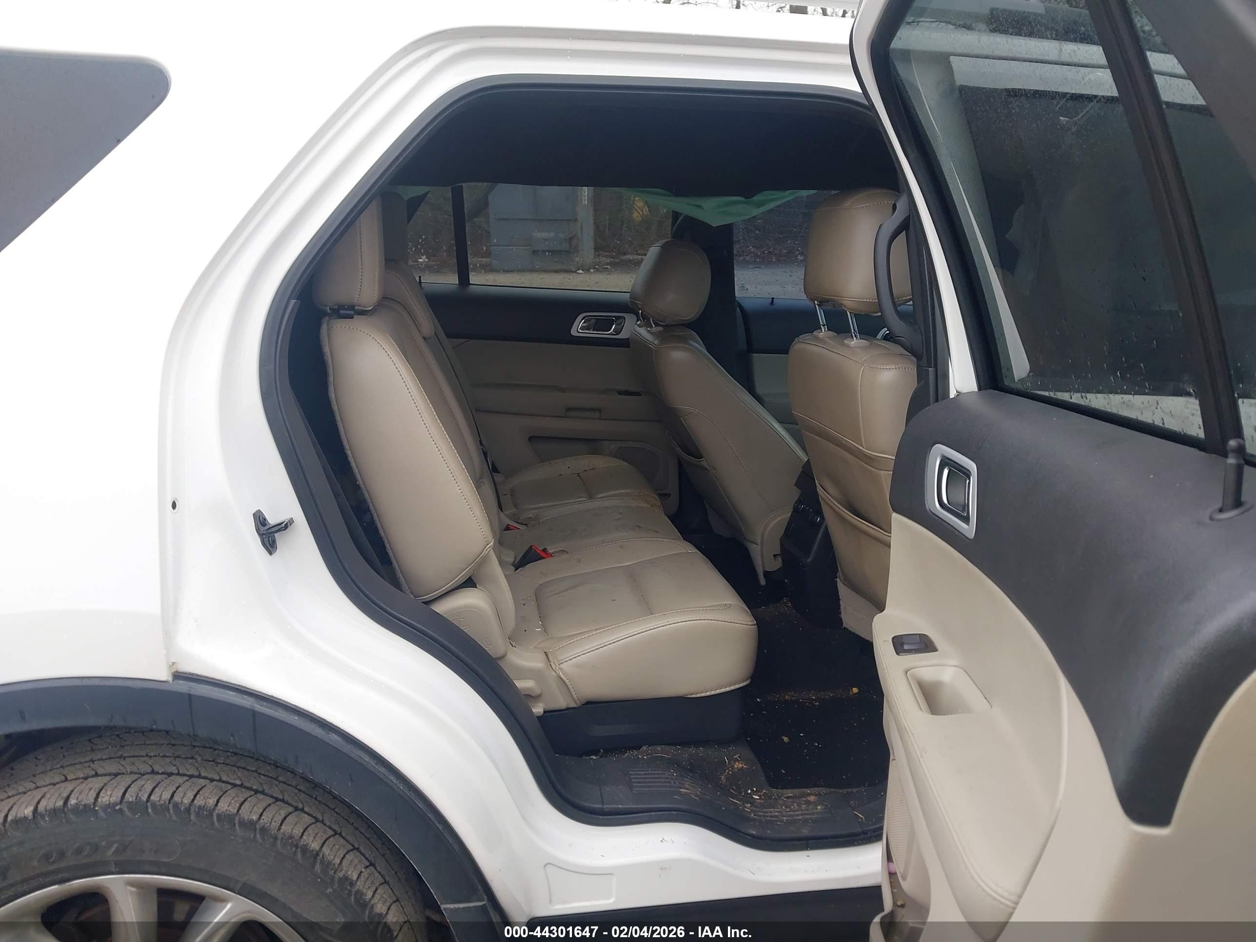 FORD EXPLORER image 8