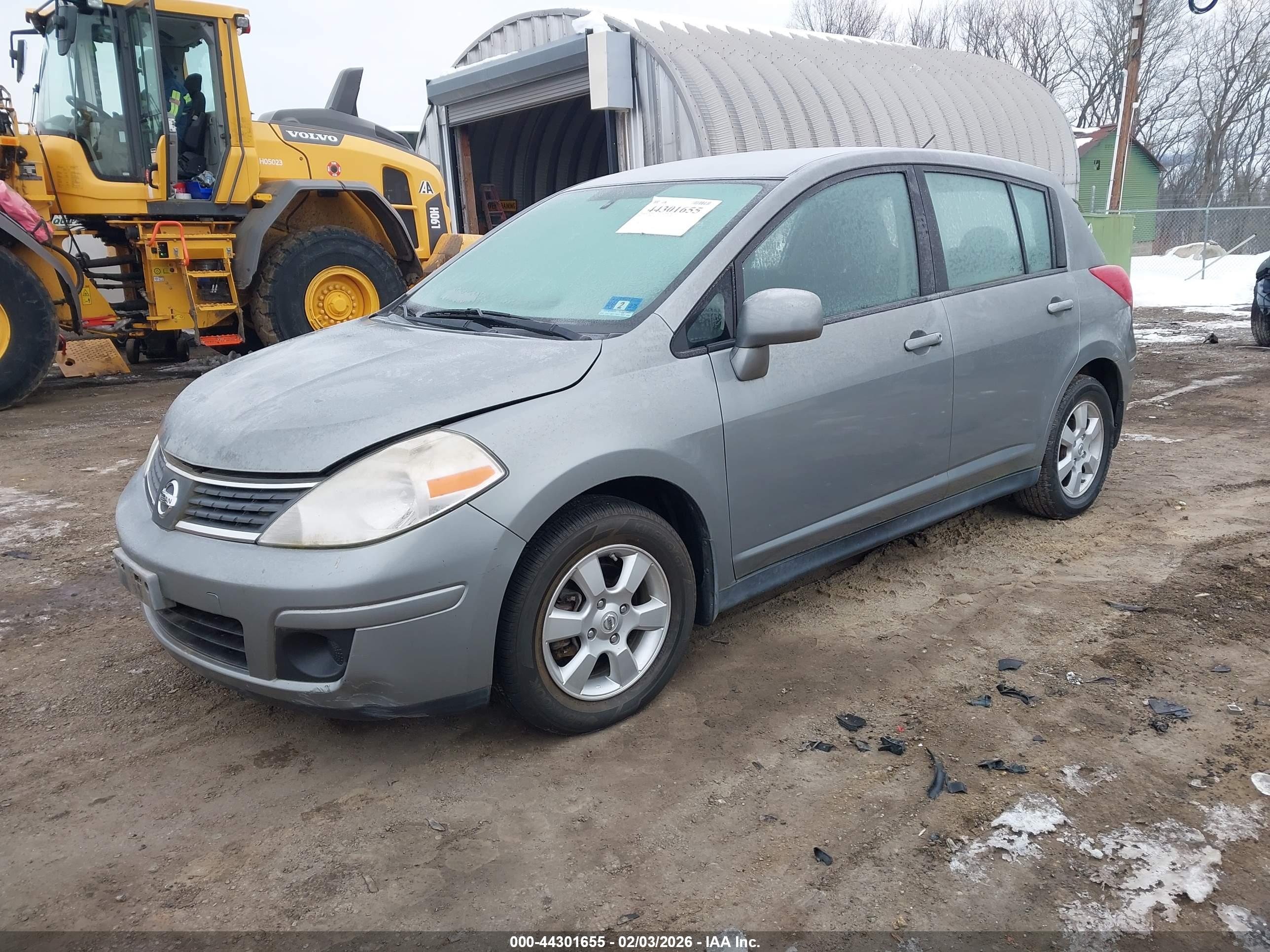 NISSAN VERSA image 2