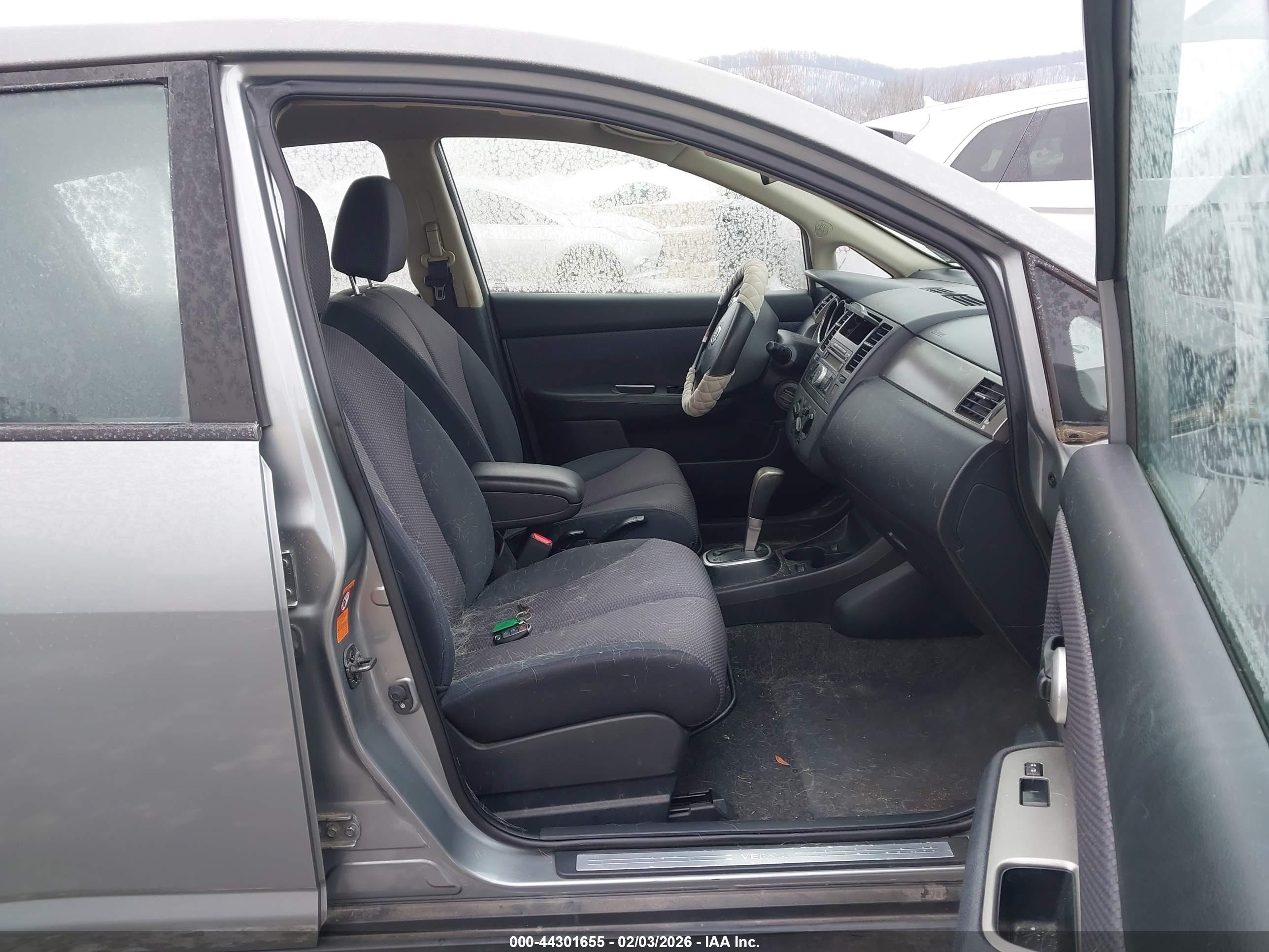NISSAN VERSA image 5