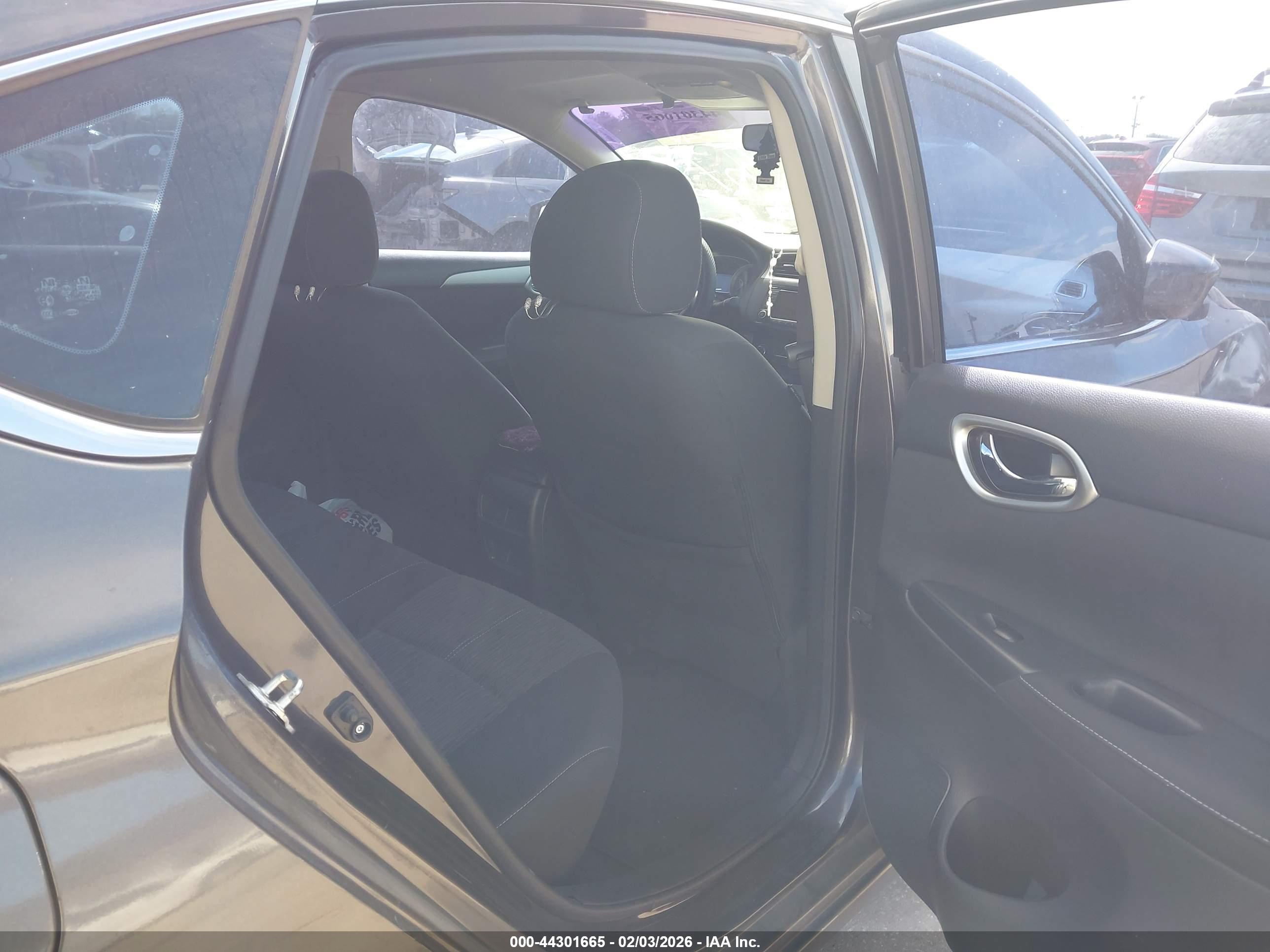 NISSAN SENTRA image 8