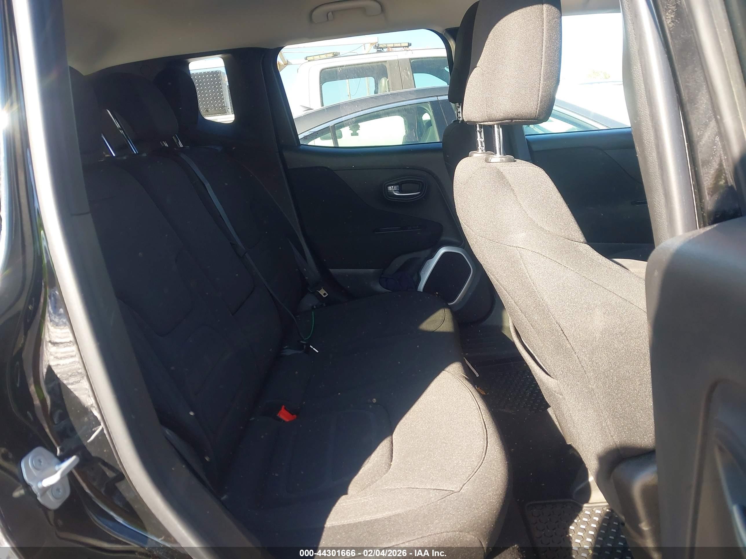 JEEP RENEGADE image 8