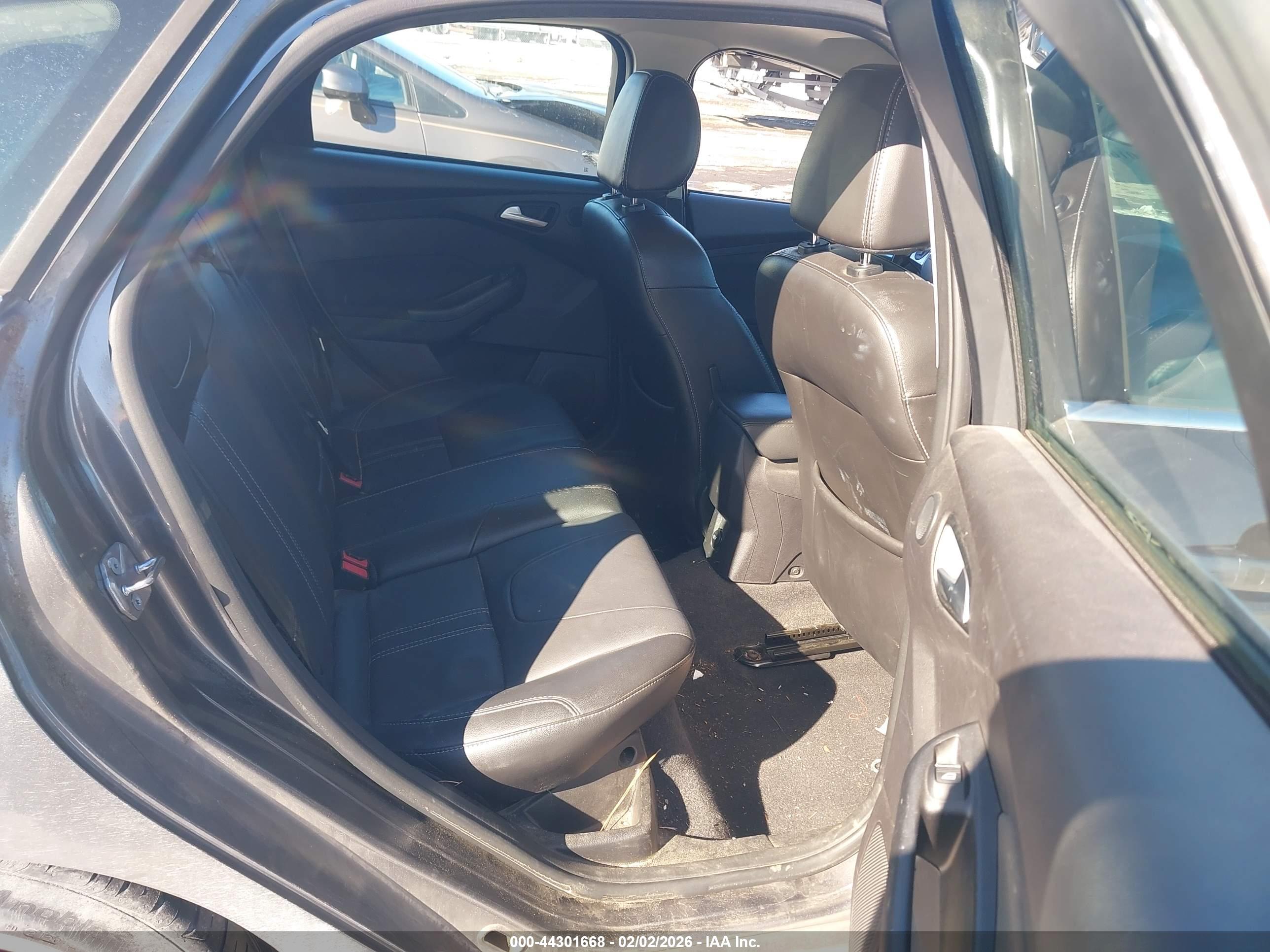 FORD FOCUS image 8