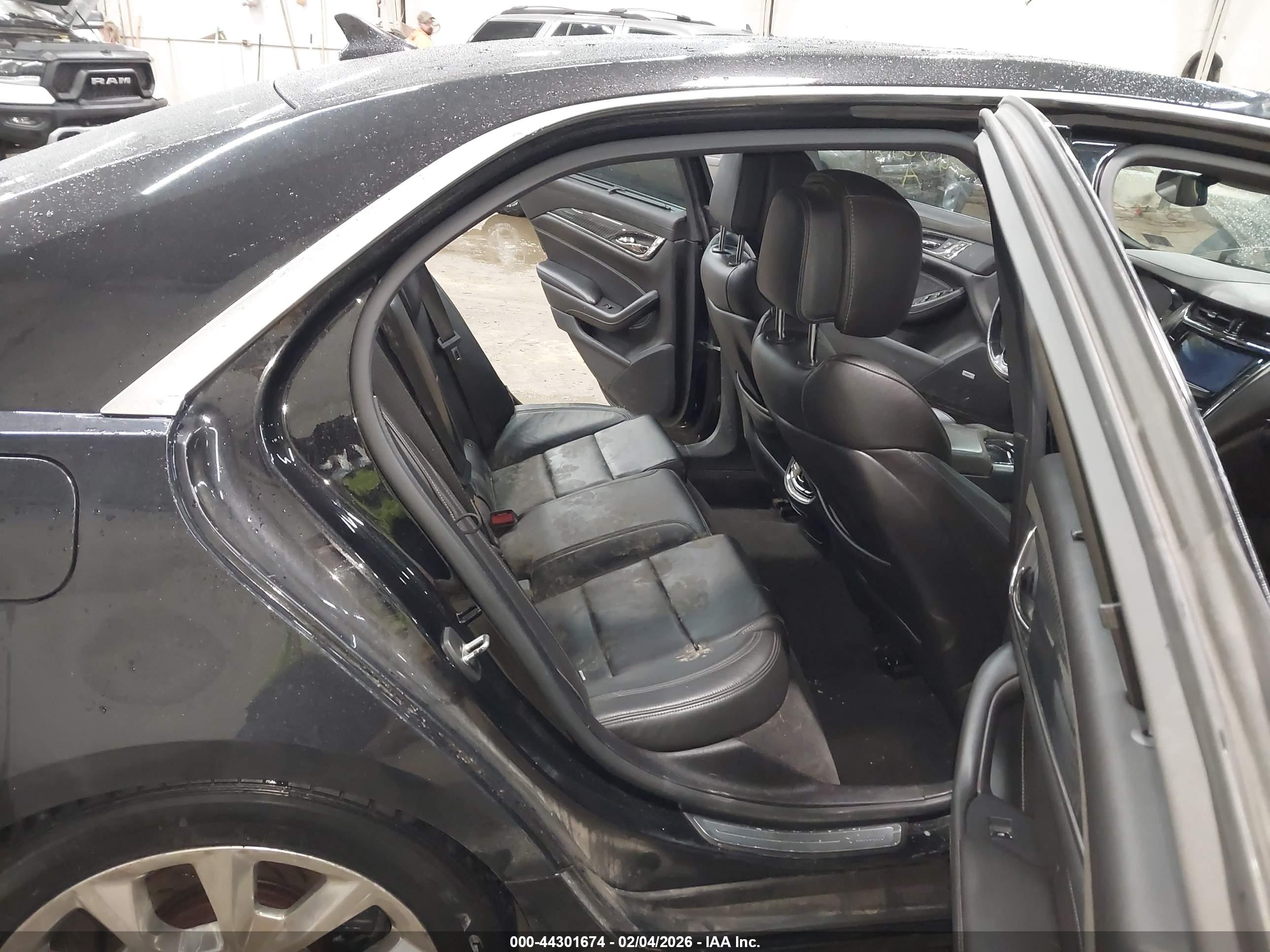 CADILLAC CTS image 8