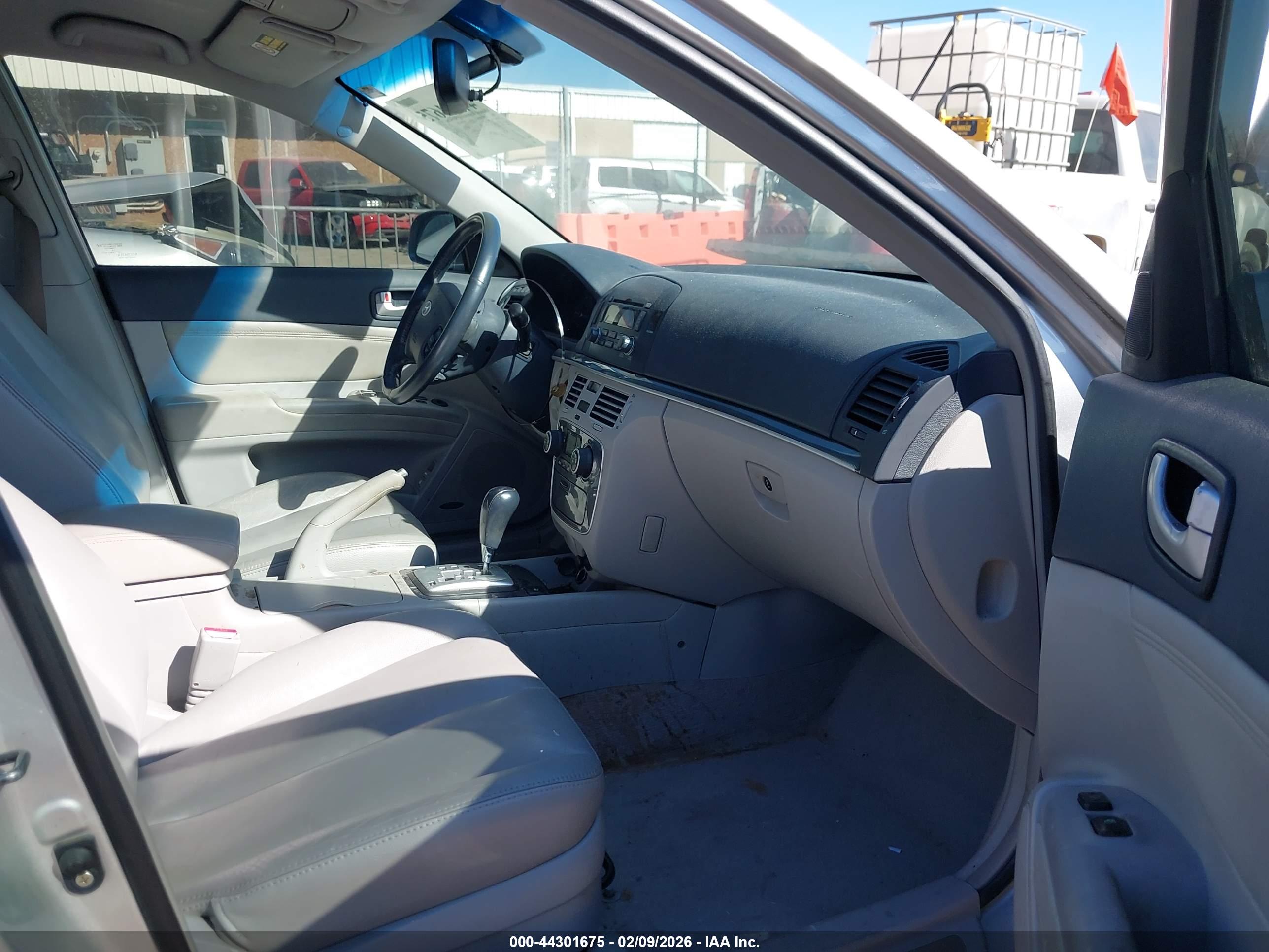 HYUNDAI SONATA image 5