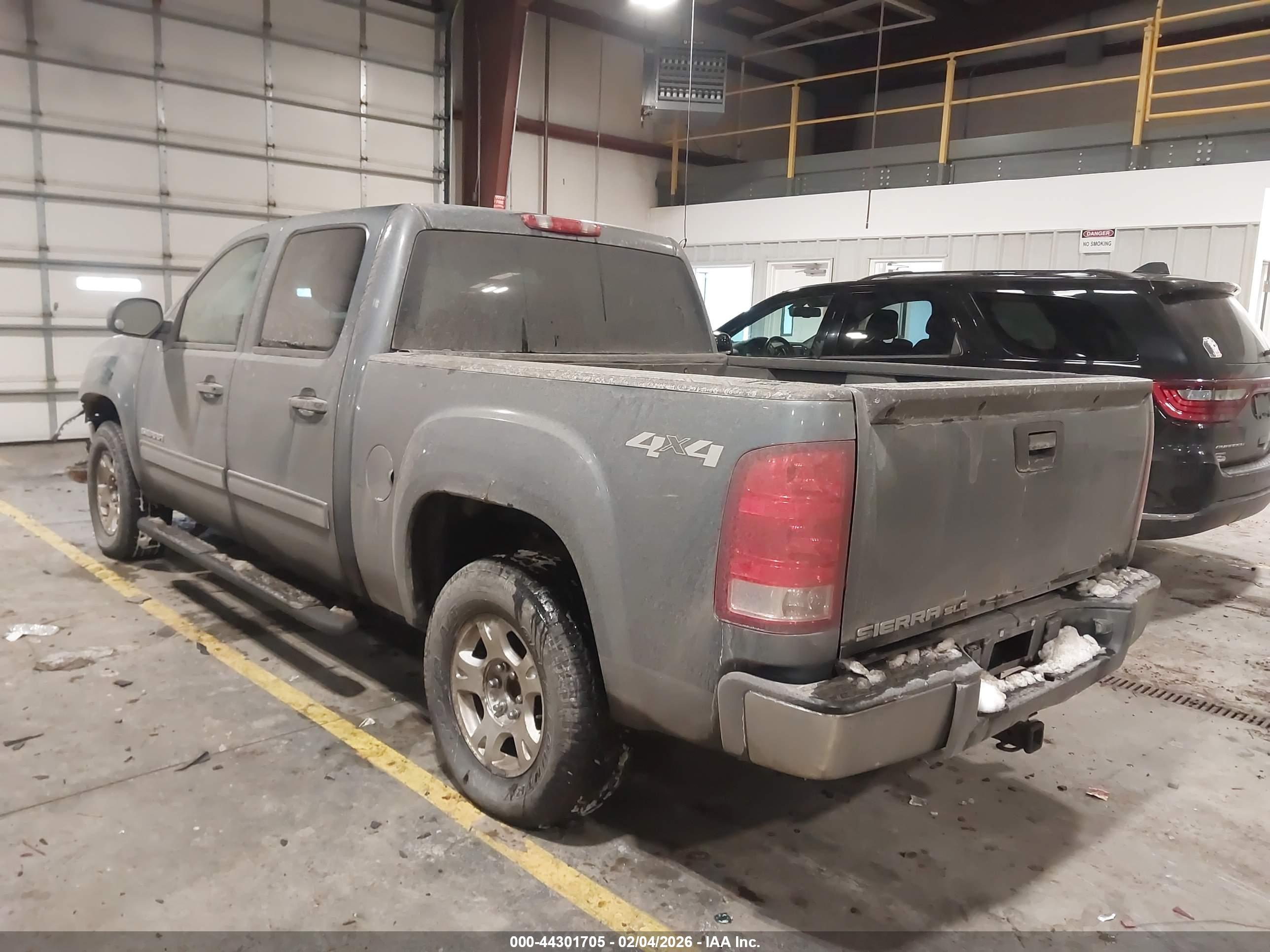 GMC SIERRA image 3