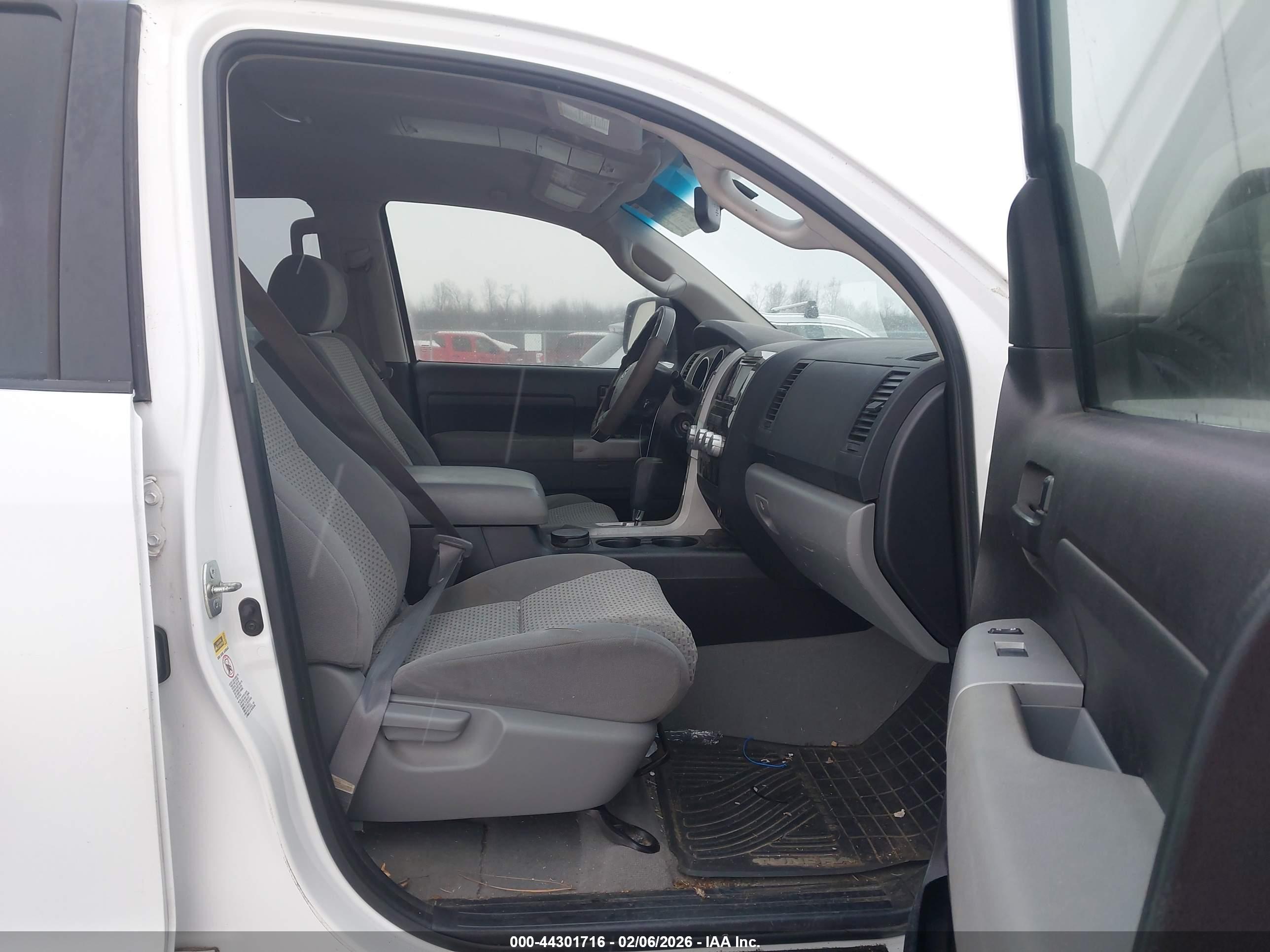 TOYOTA TUNDRA image 5