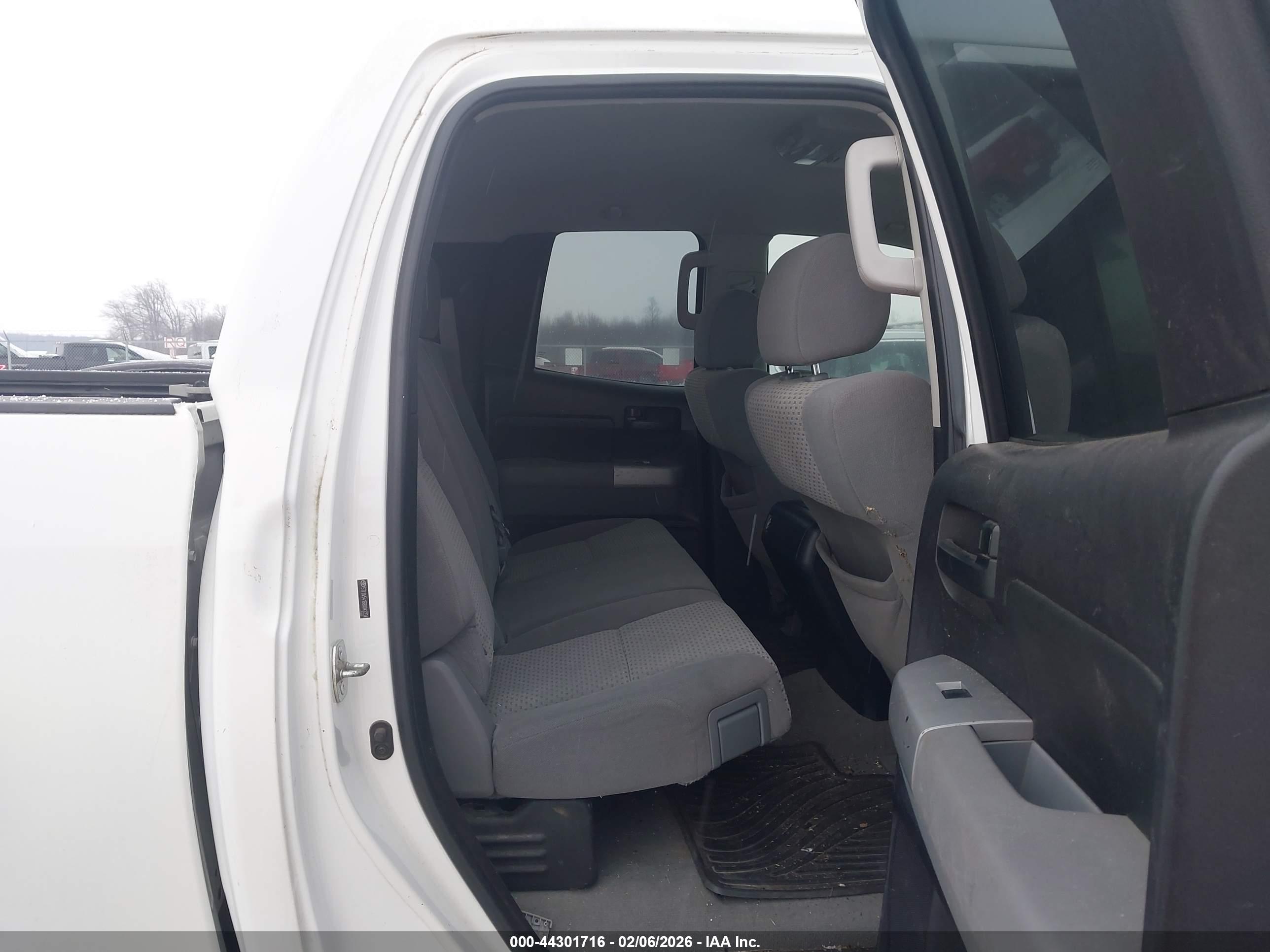 TOYOTA TUNDRA image 8