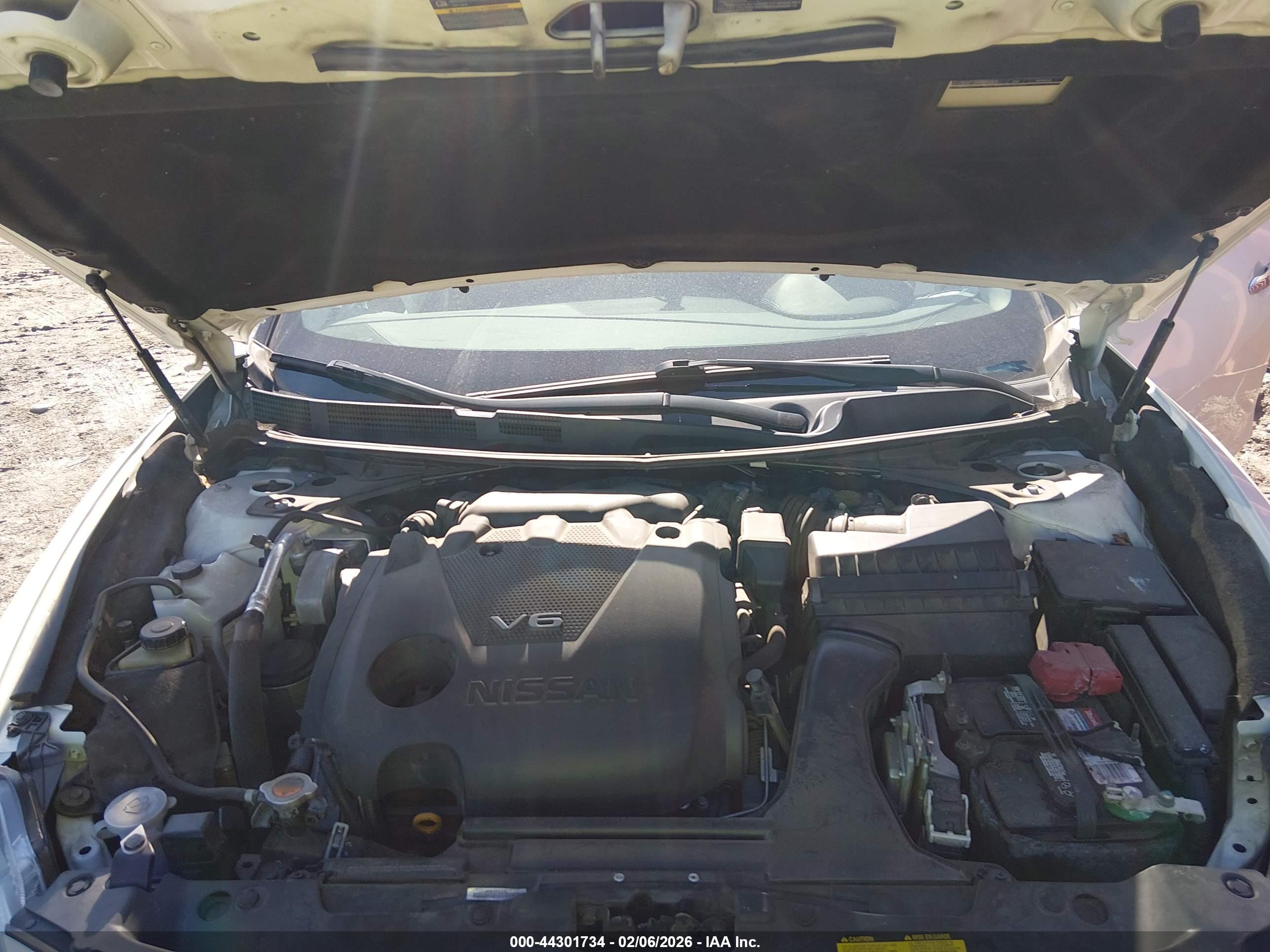 NISSAN MAXIMA image 10