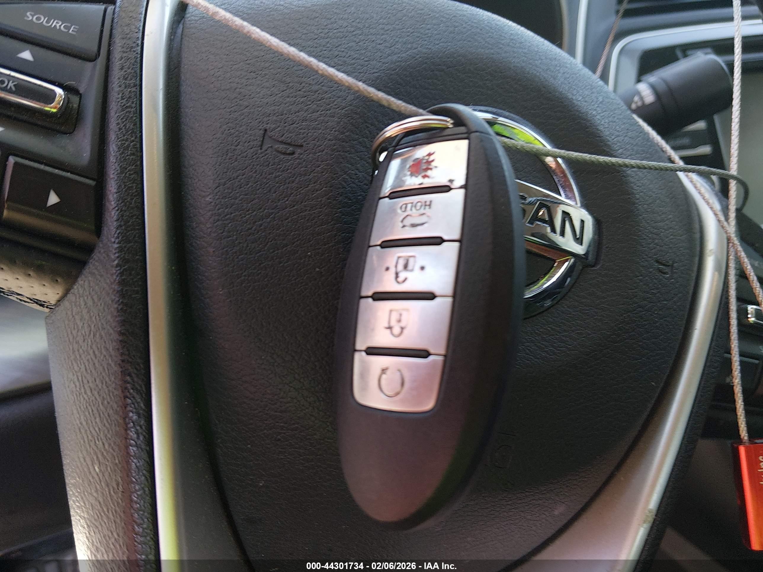 NISSAN MAXIMA image 11