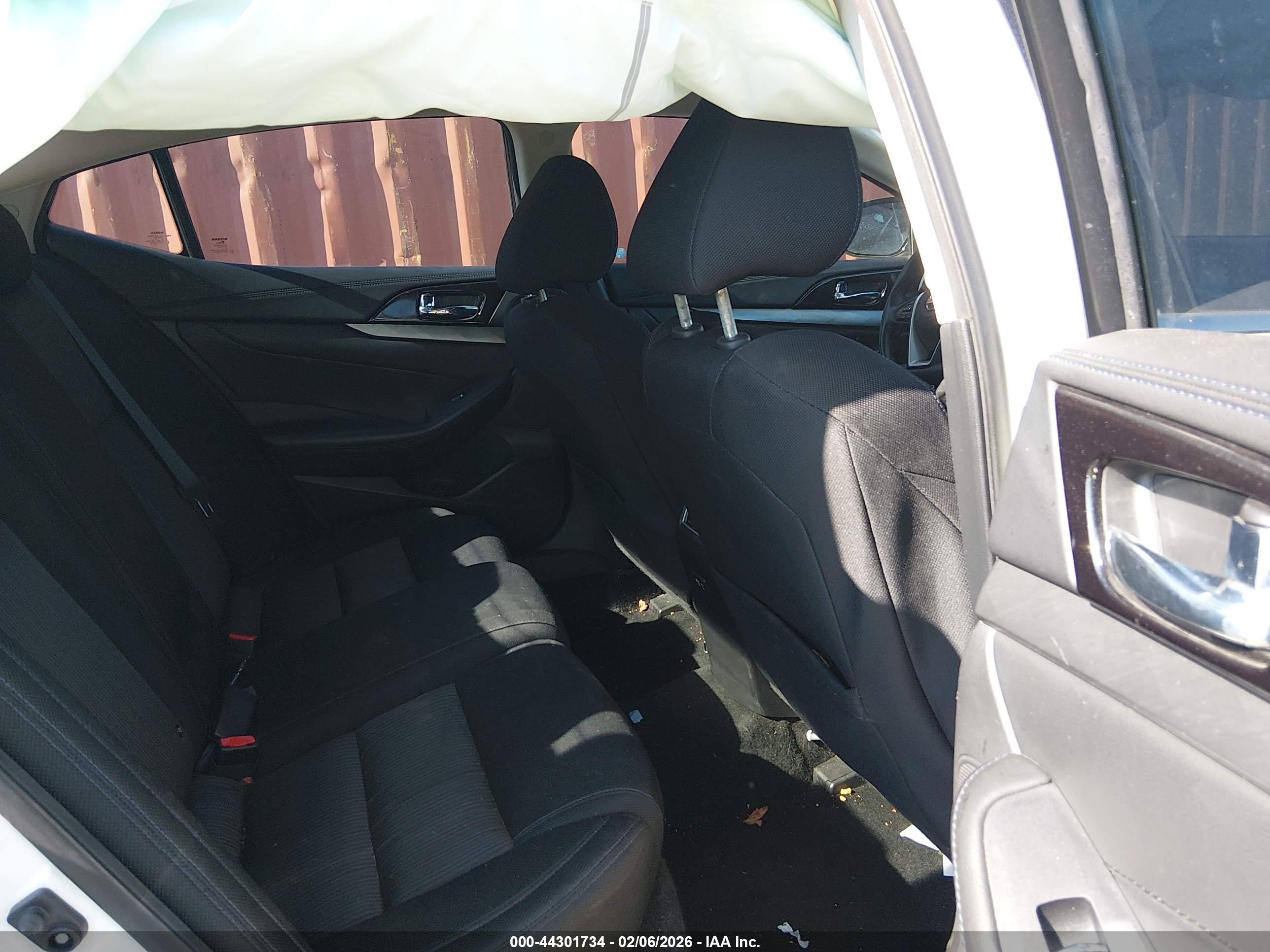 NISSAN MAXIMA image 8