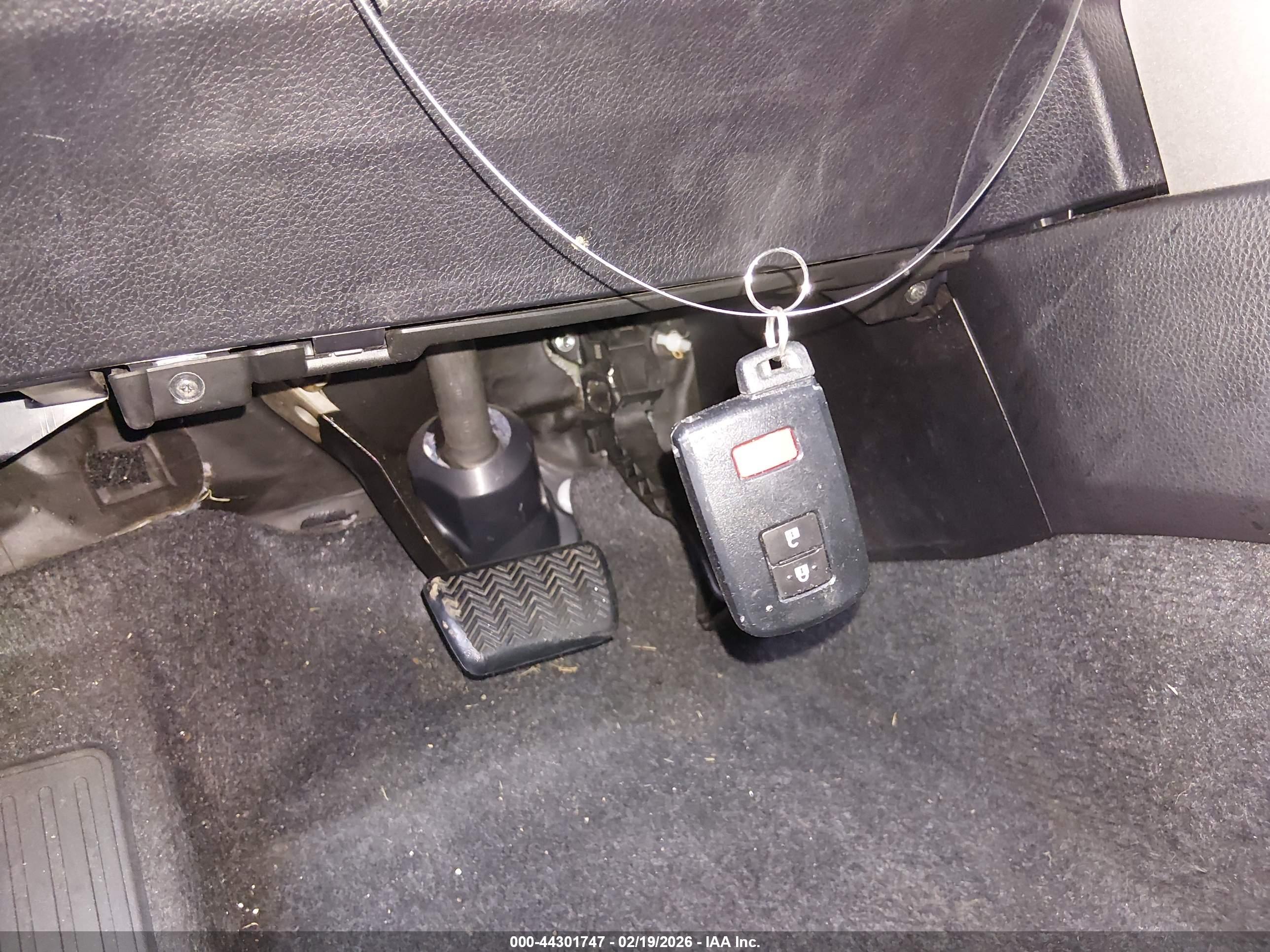 TOYOTA RAV4 image 11