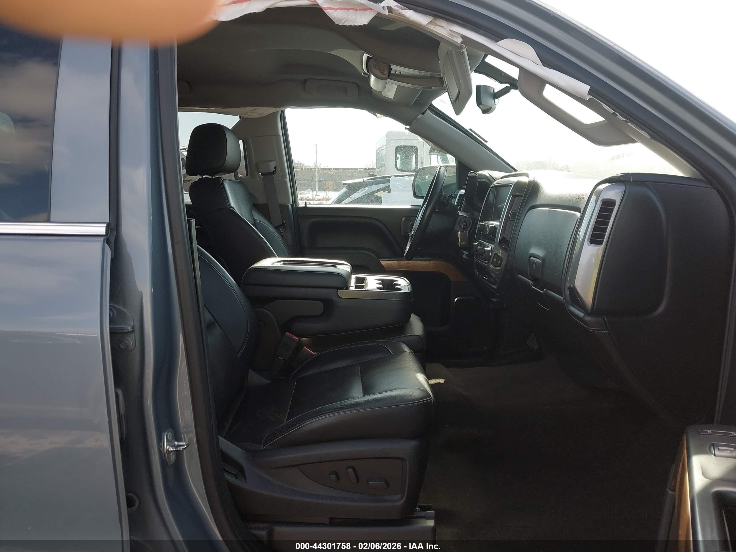 CHEVROLET SILVERADO image 5