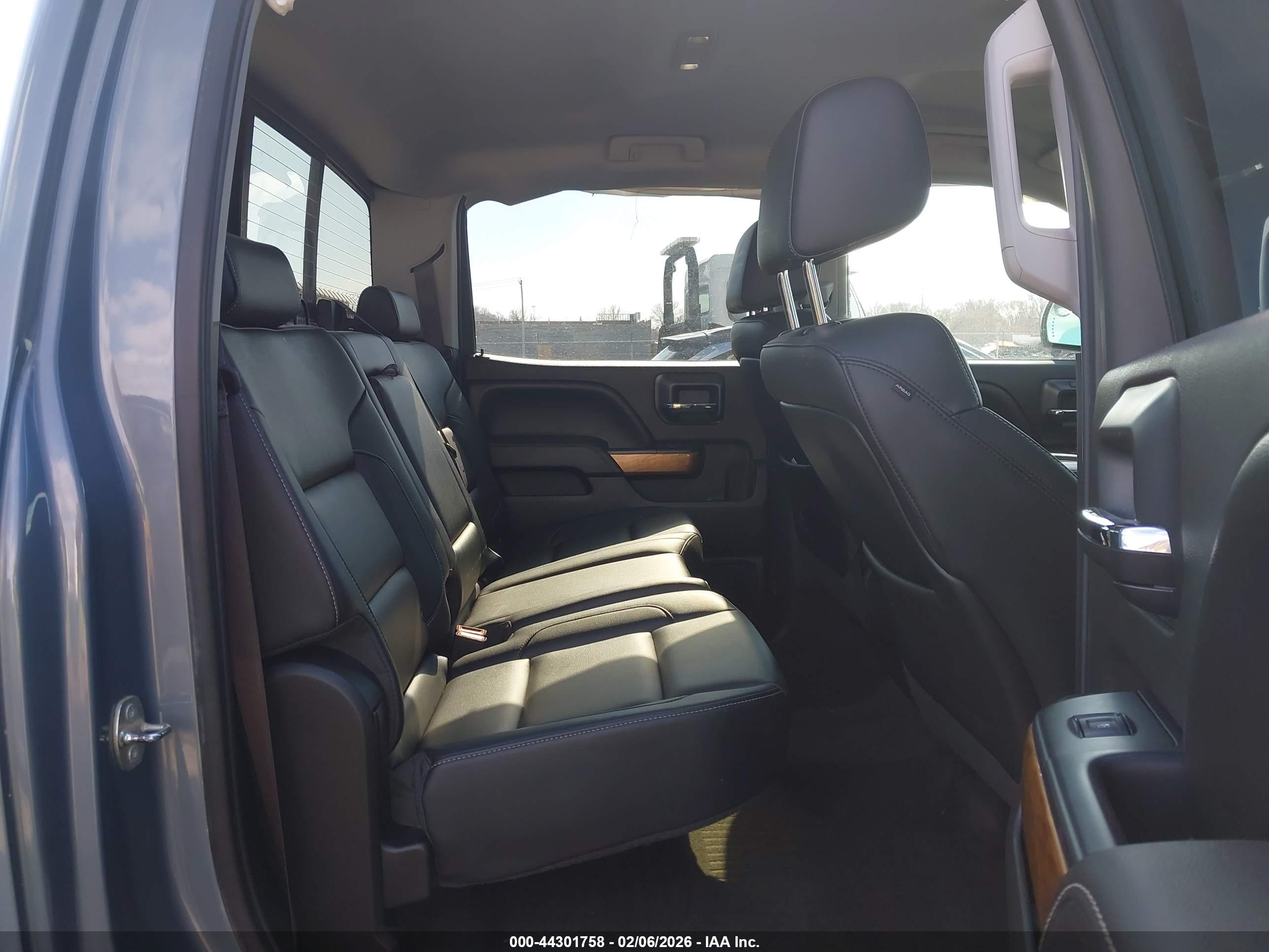 CHEVROLET SILVERADO image 8