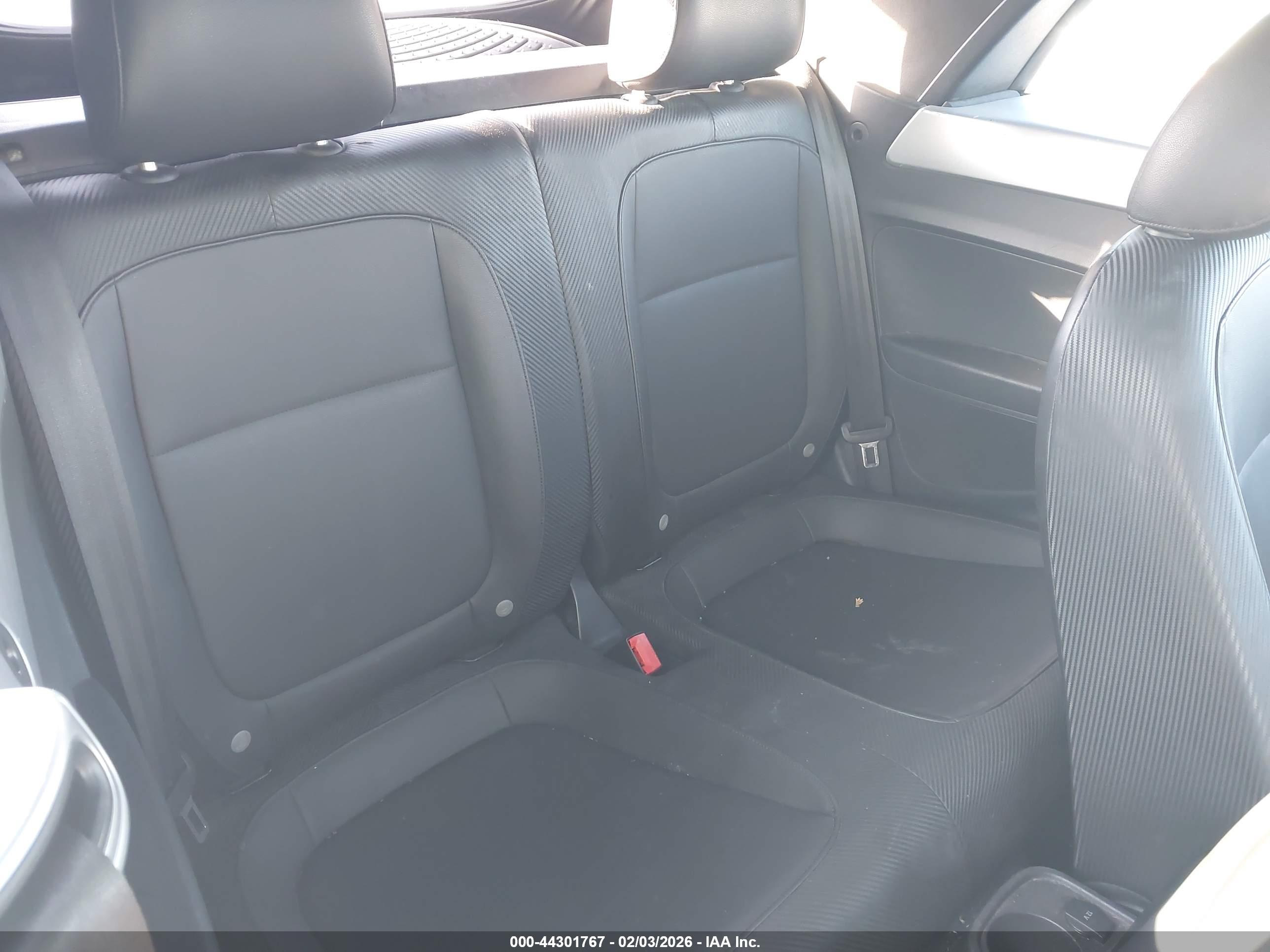 VOLKSWAGEN BEETLE image 8