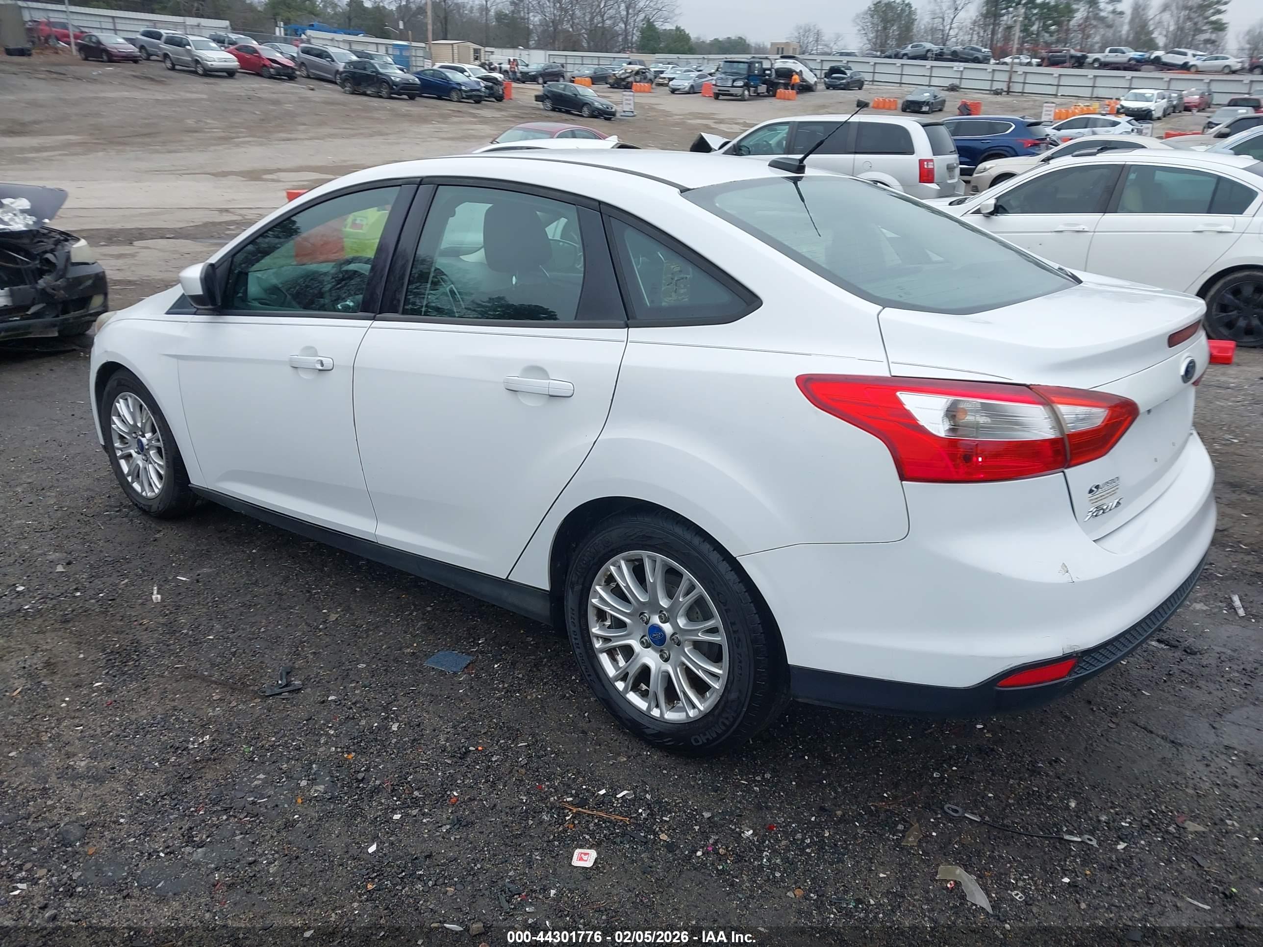 FORD FOCUS image 3