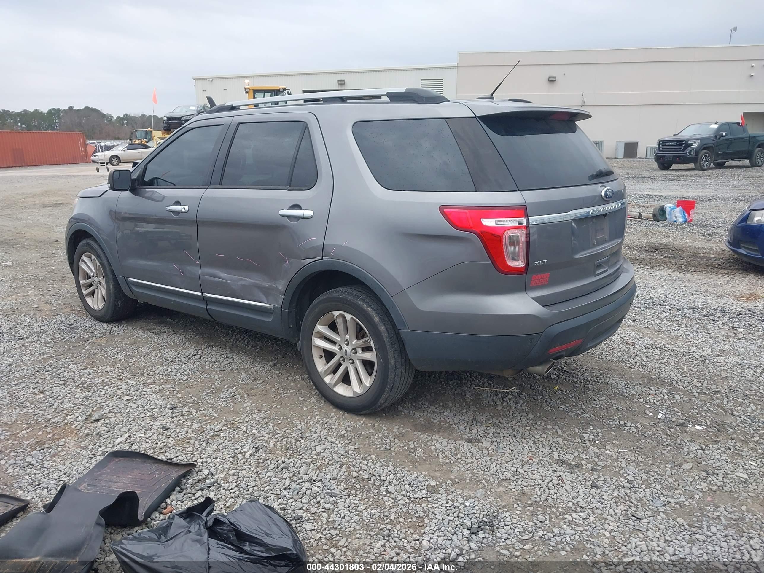 FORD EXPLORER image 3