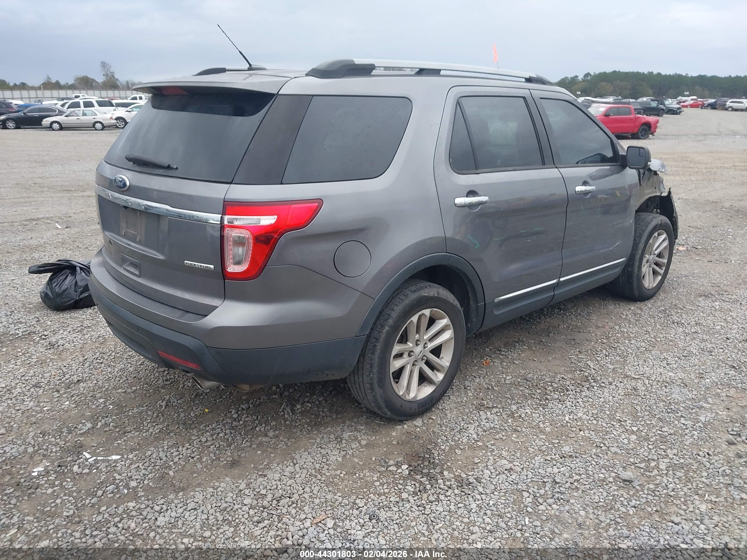 FORD EXPLORER image 4