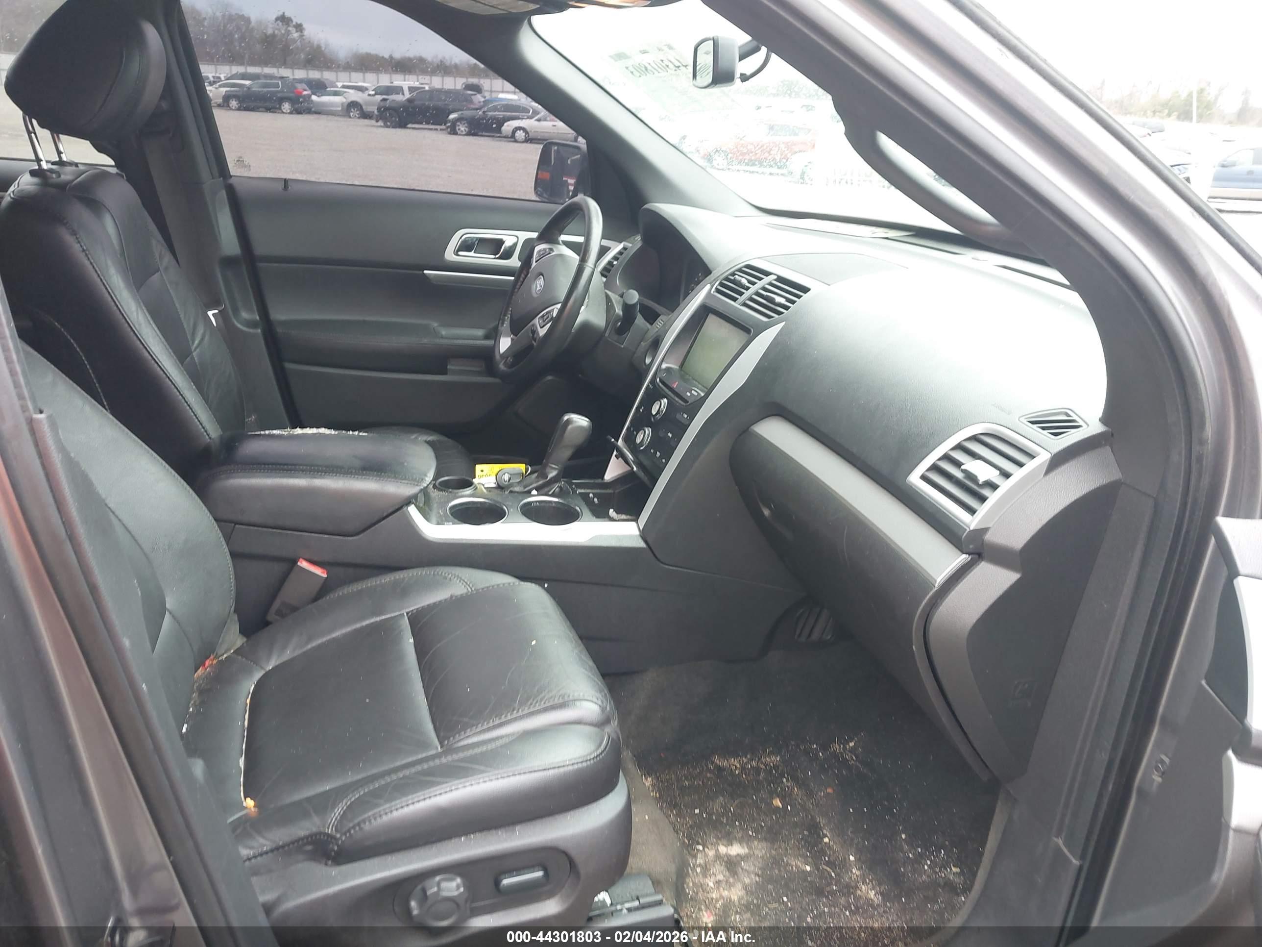 FORD EXPLORER image 5