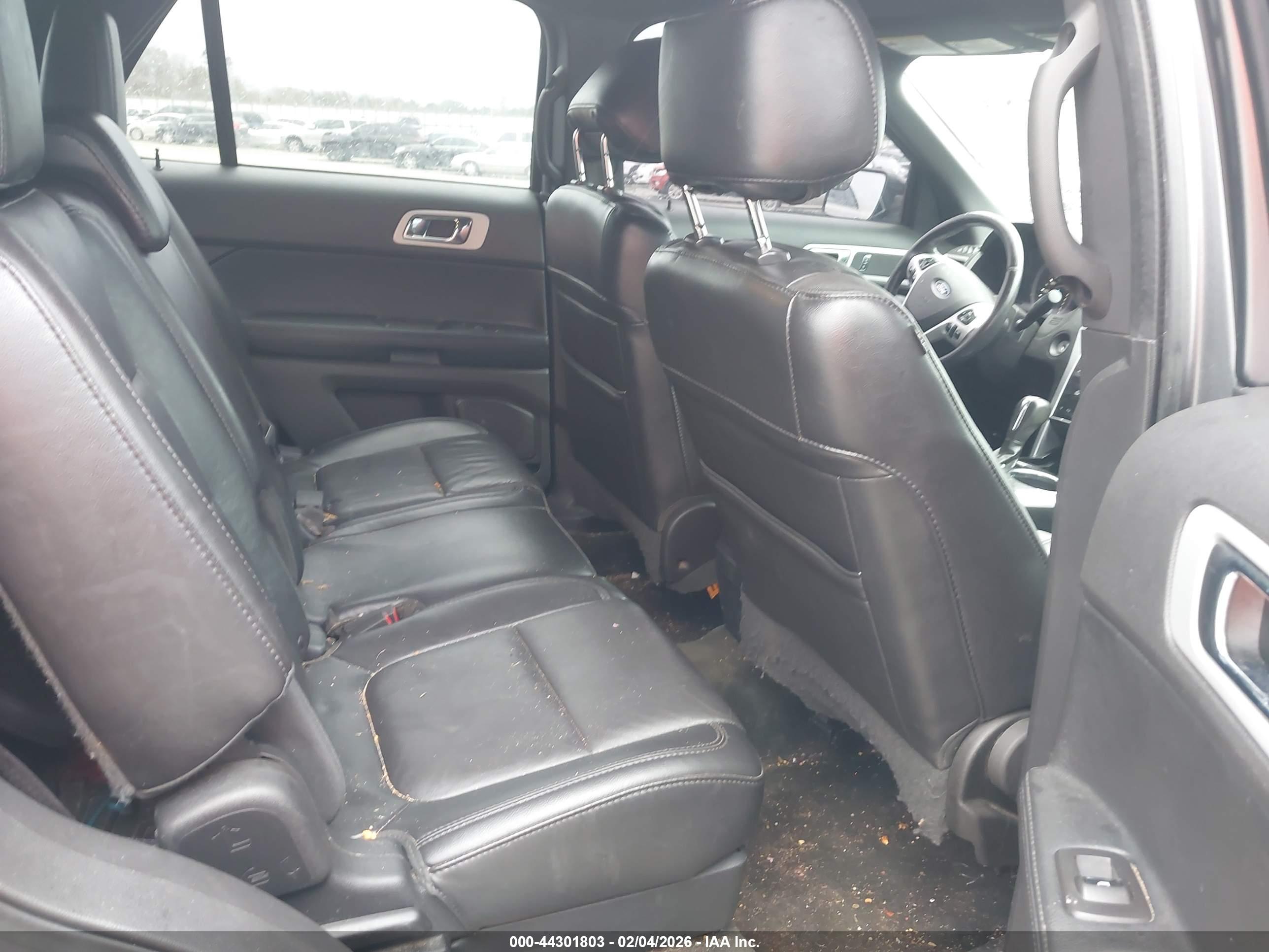 FORD EXPLORER image 8