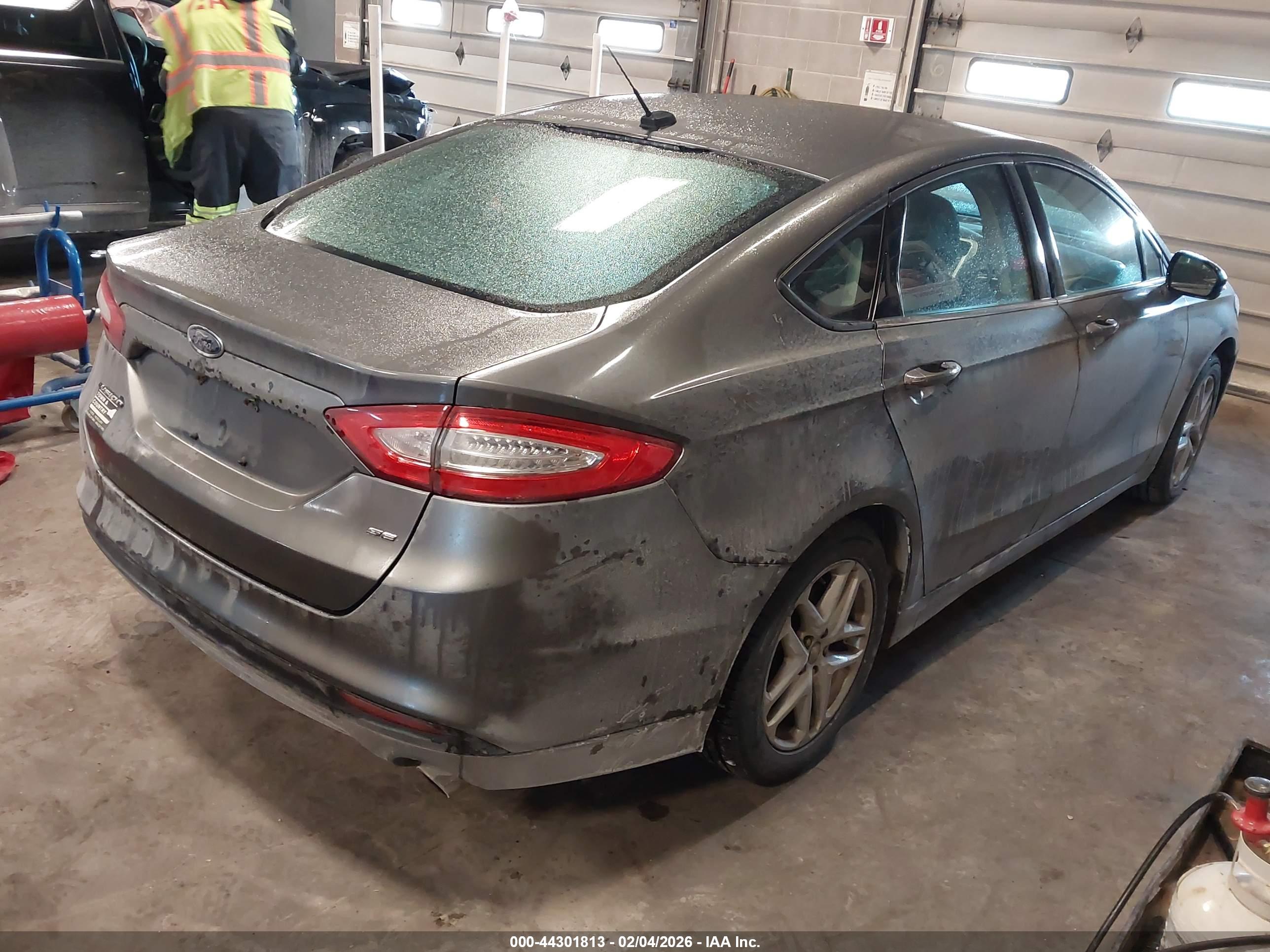 FORD FUSION image 4