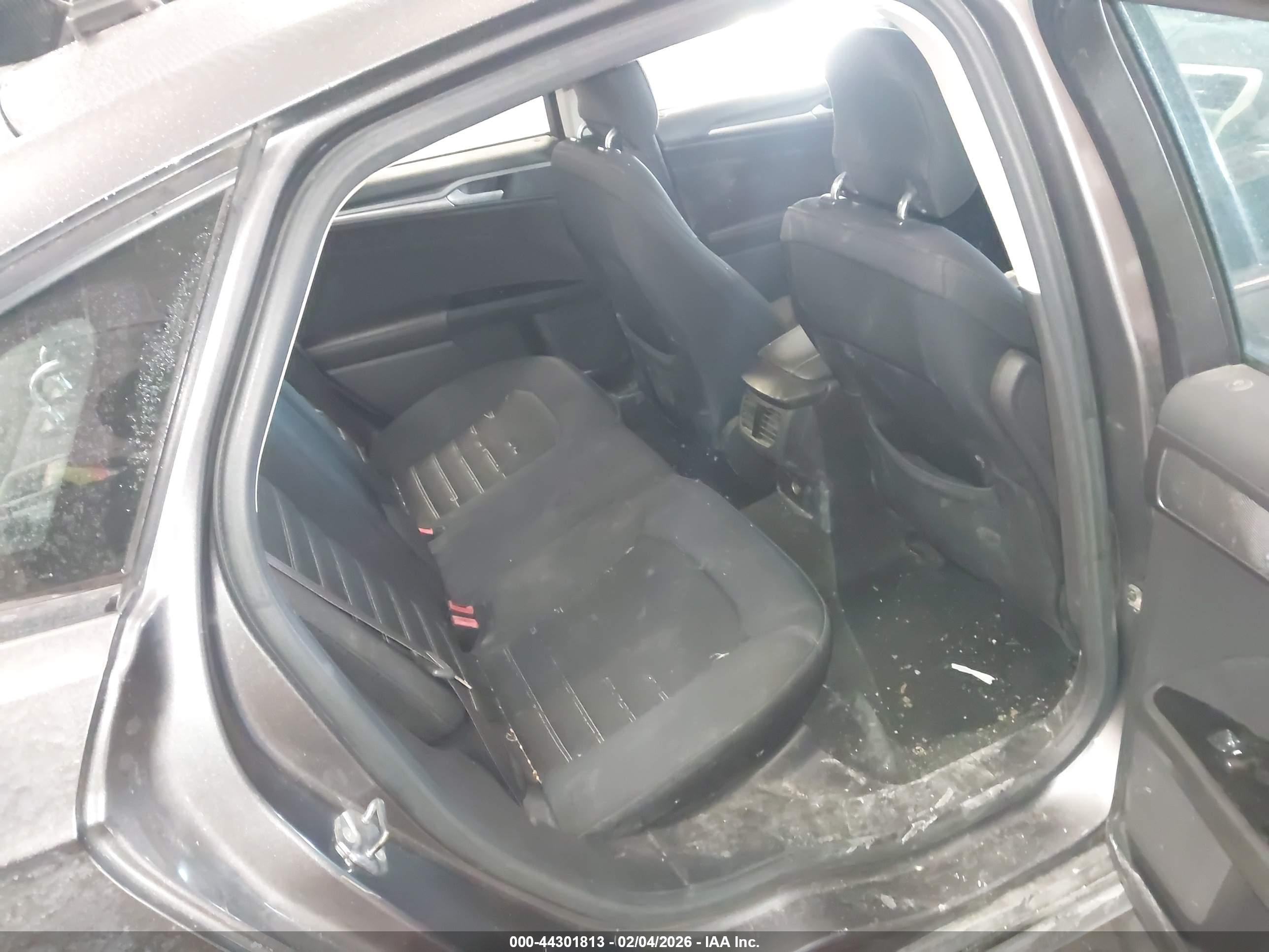 FORD FUSION image 8