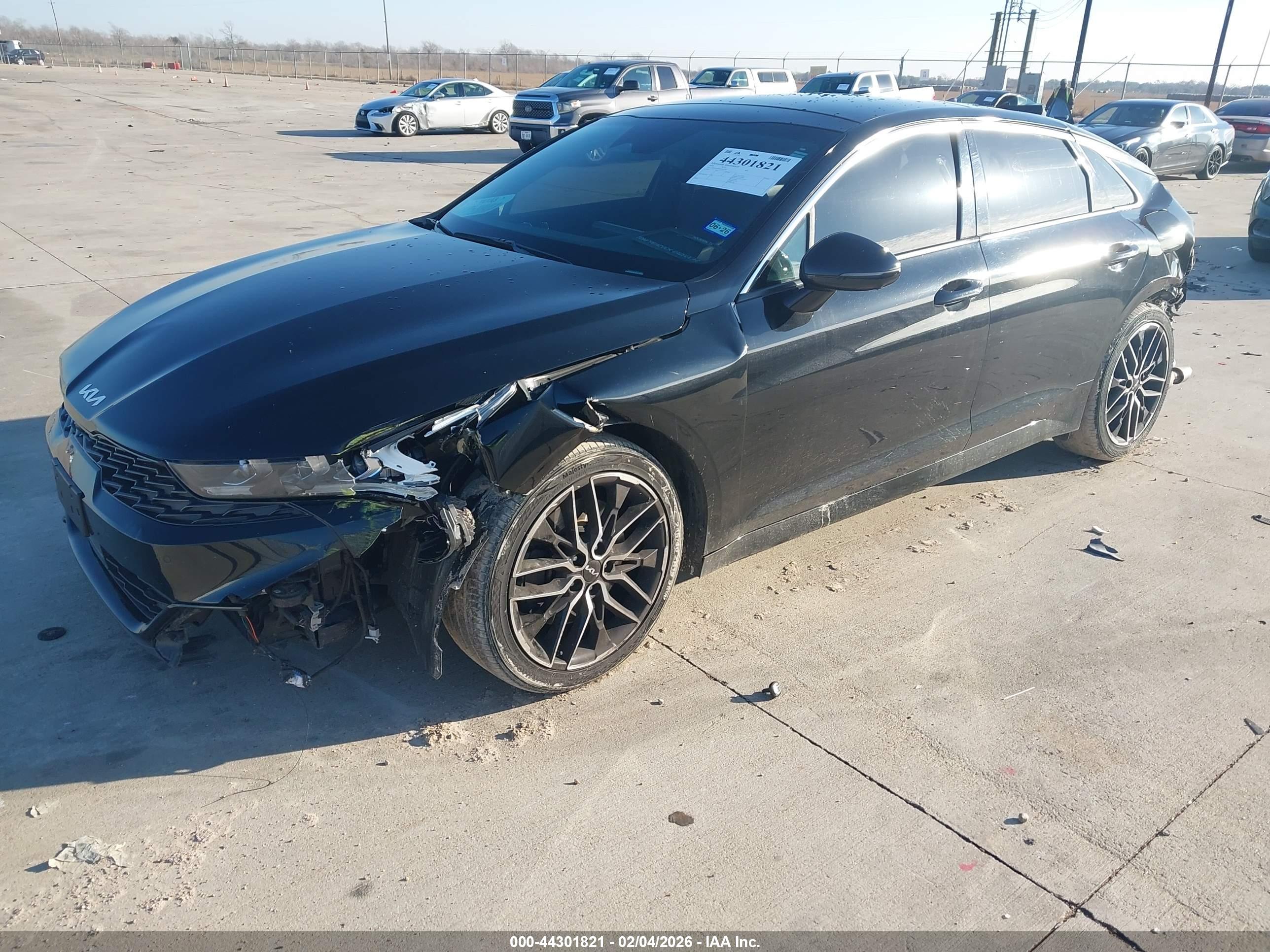 KIA K5 image 2