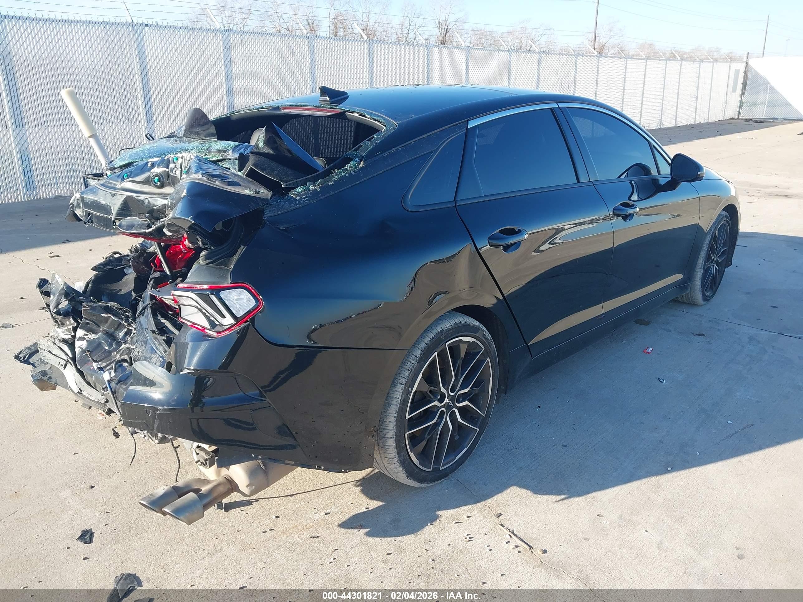 KIA K5 image 4