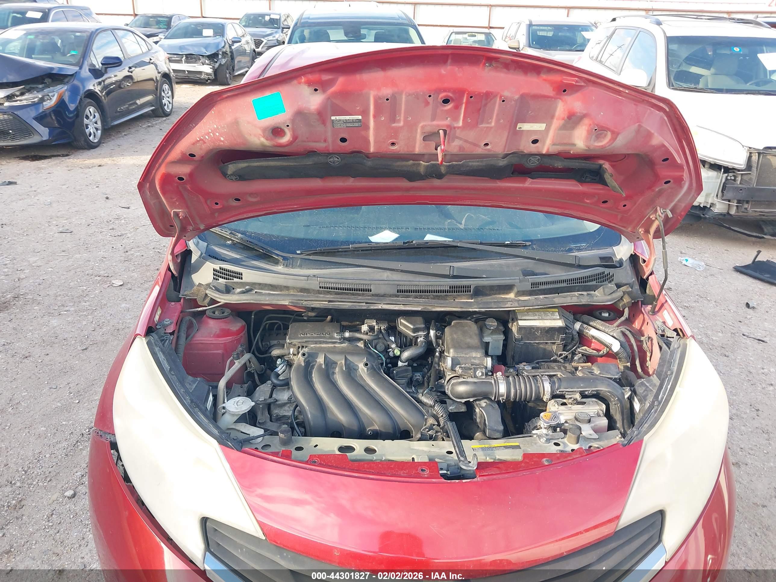 NISSAN VERSA image 10