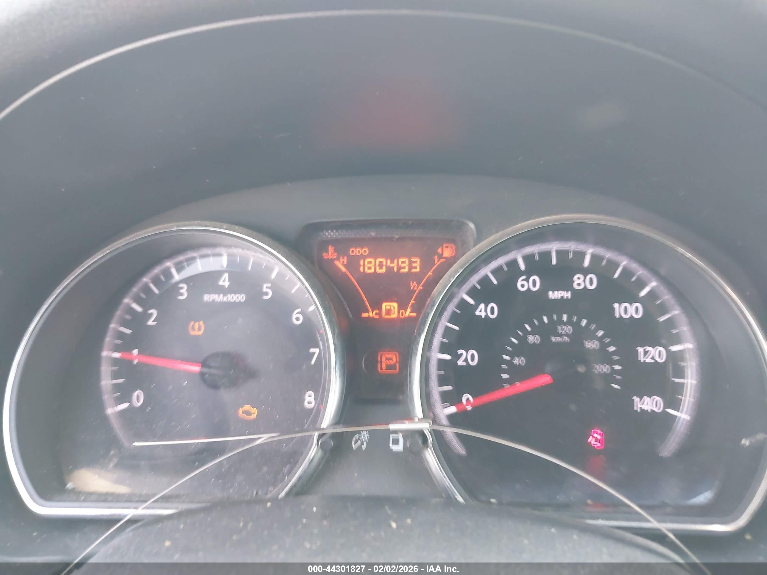 NISSAN VERSA image 7