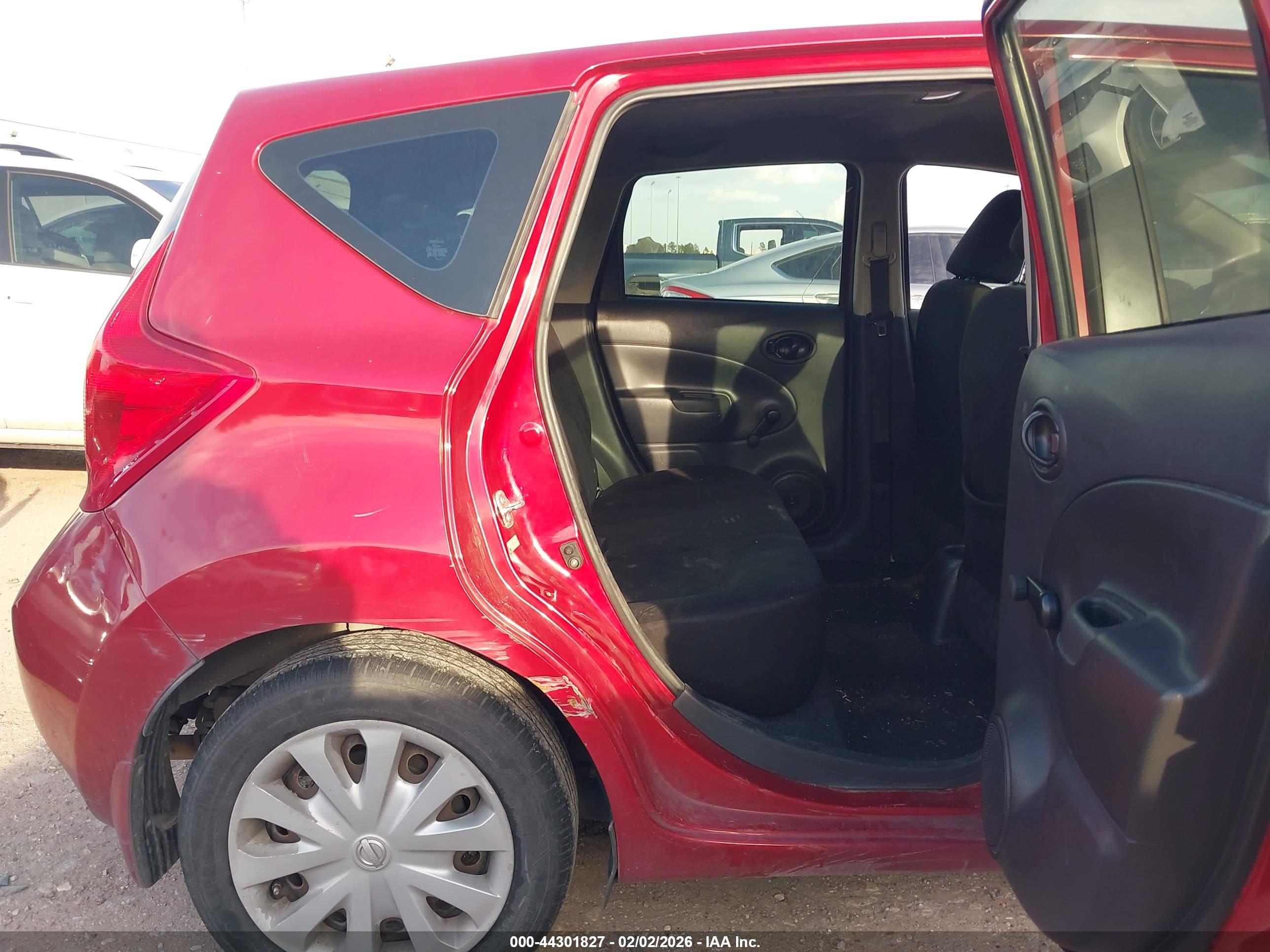 NISSAN VERSA image 8