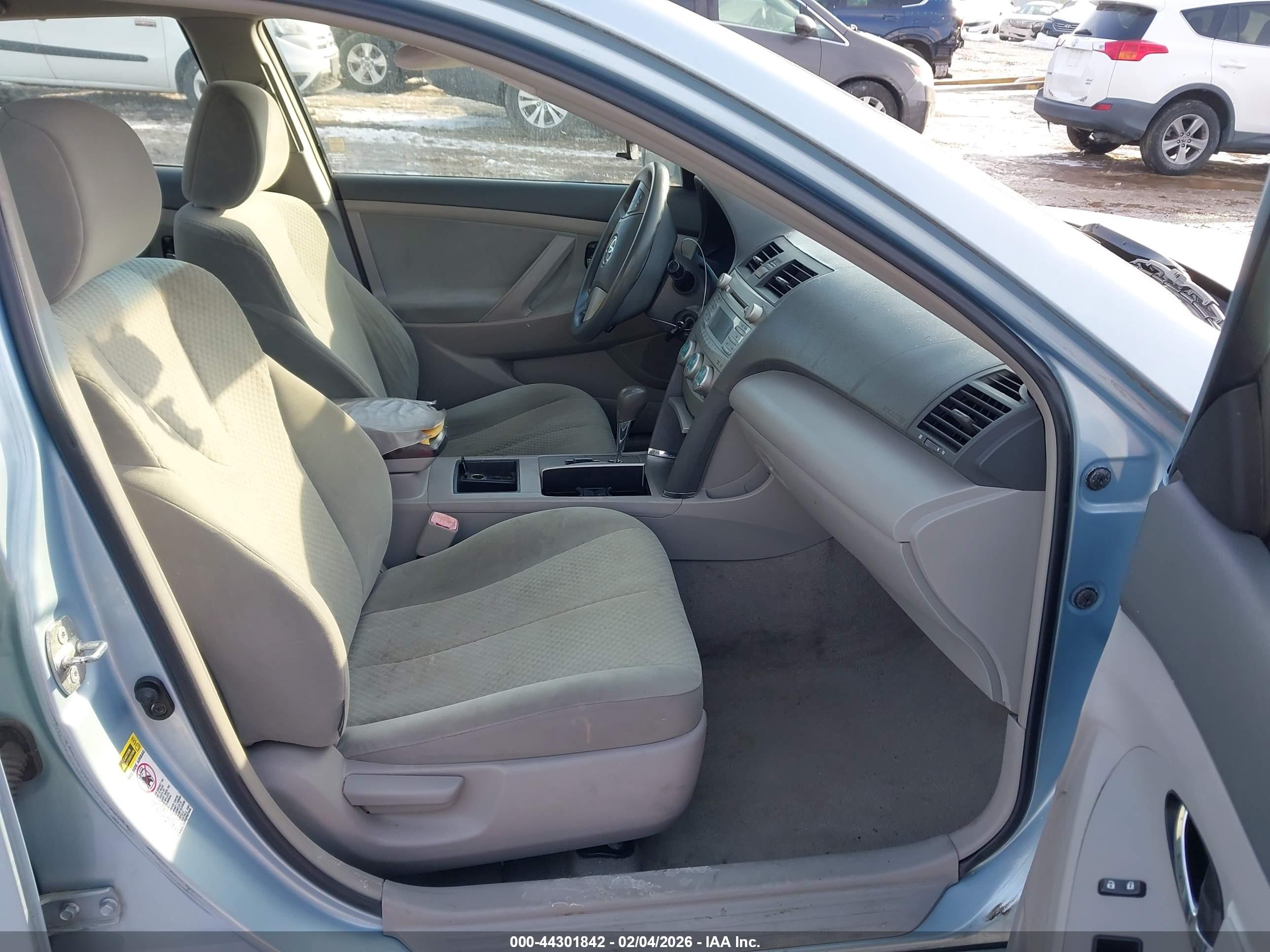 TOYOTA CAMRY image 5