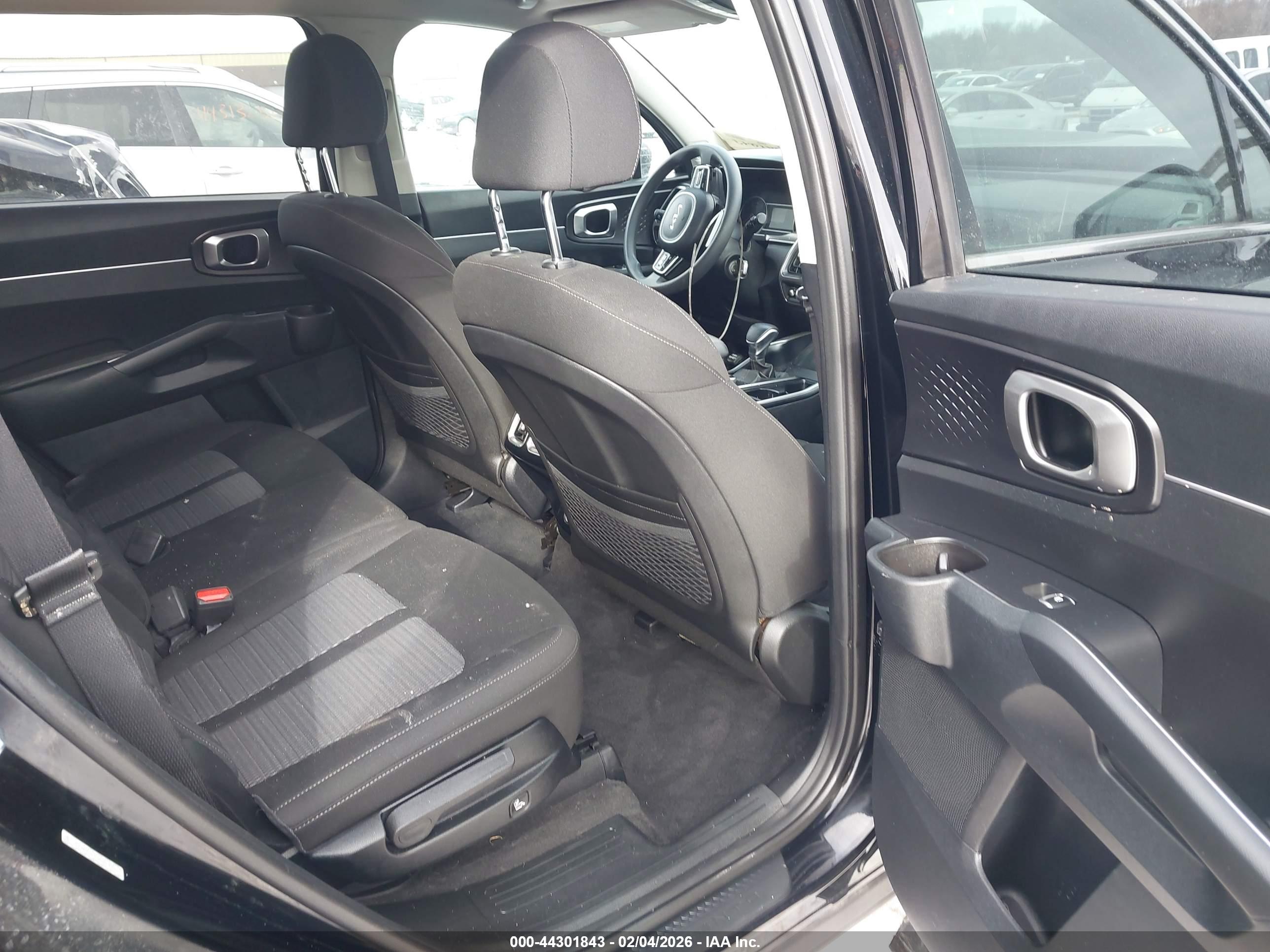 KIA SORENTO image 8
