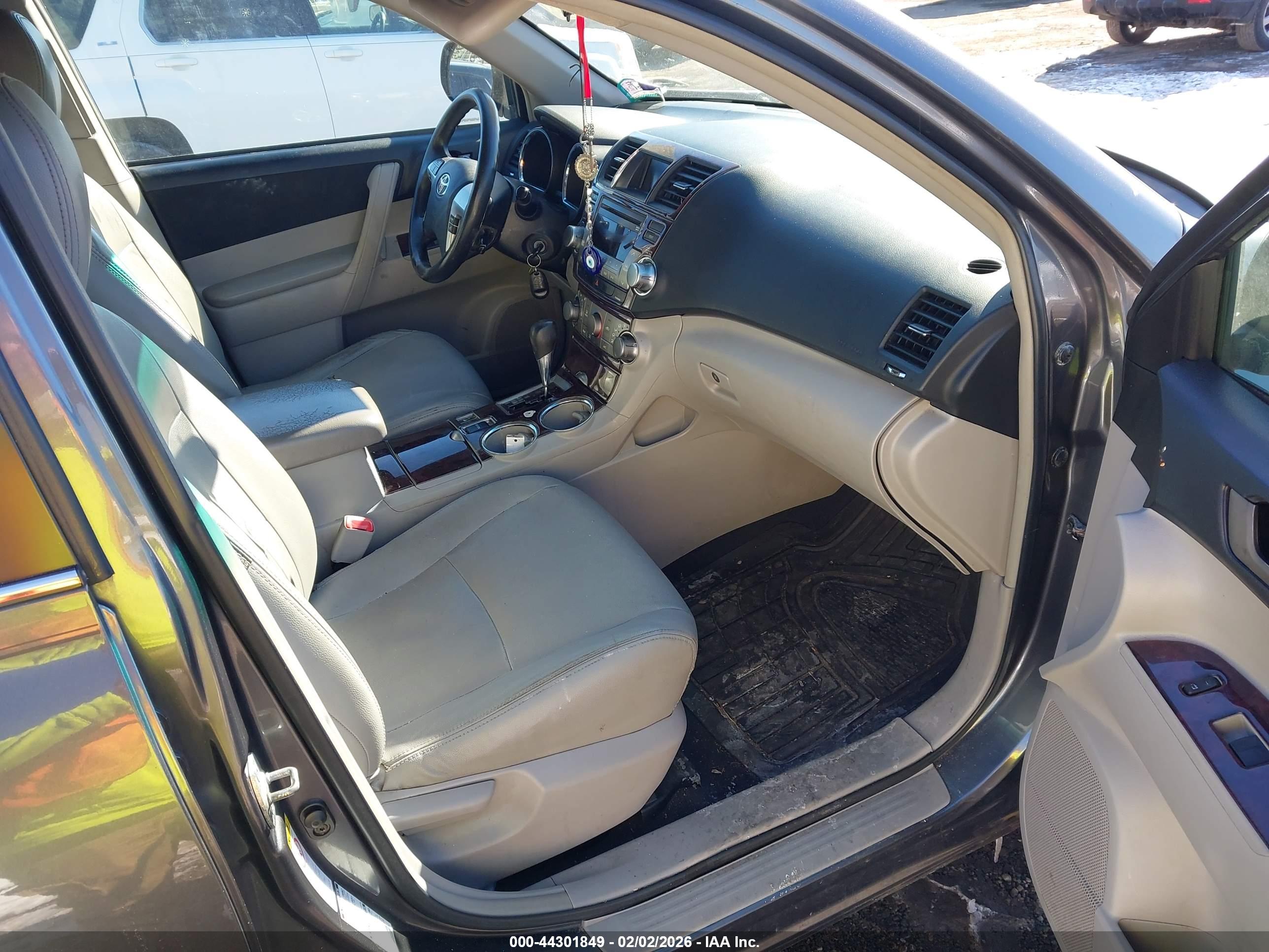 TOYOTA HIGHLANDER image 5