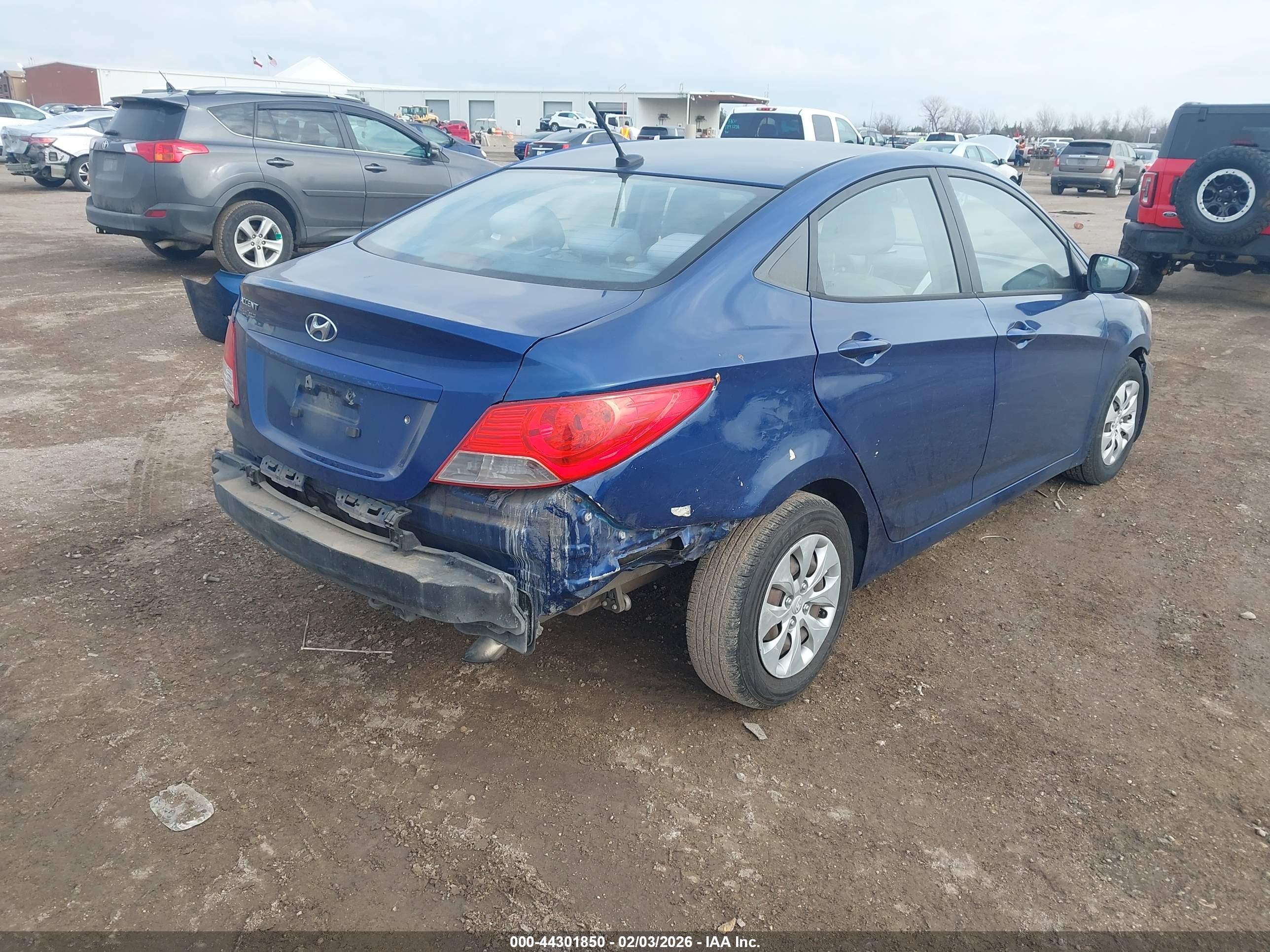 HYUNDAI ACCENT image 4