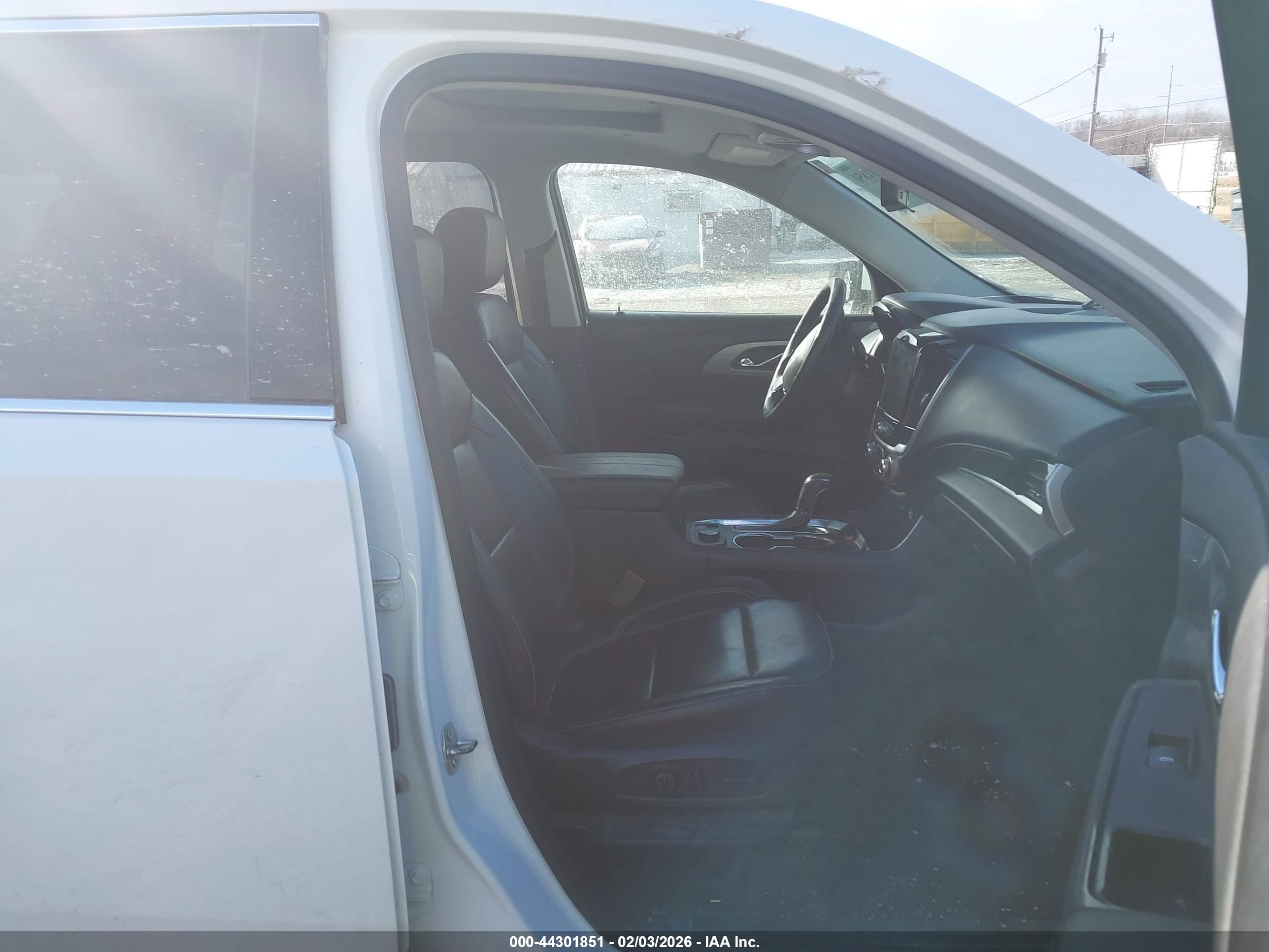 CHEVROLET TRAVERSE image 5