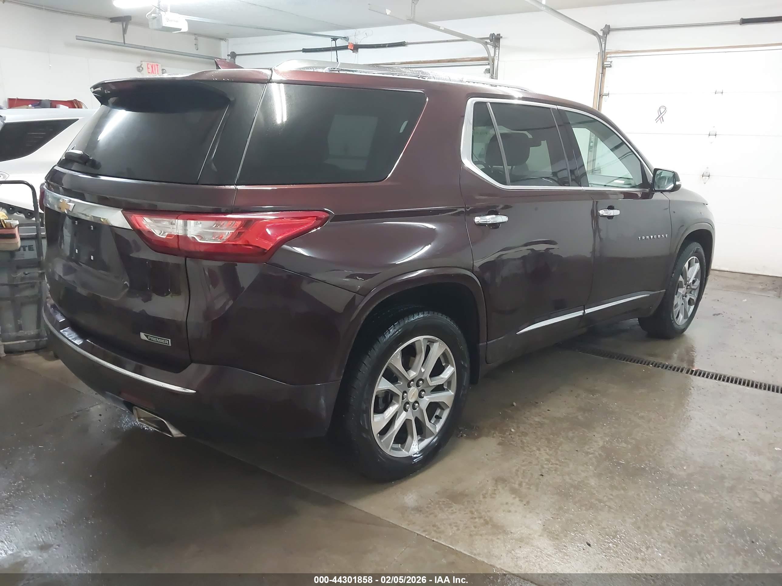CHEVROLET TRAVERSE image 4